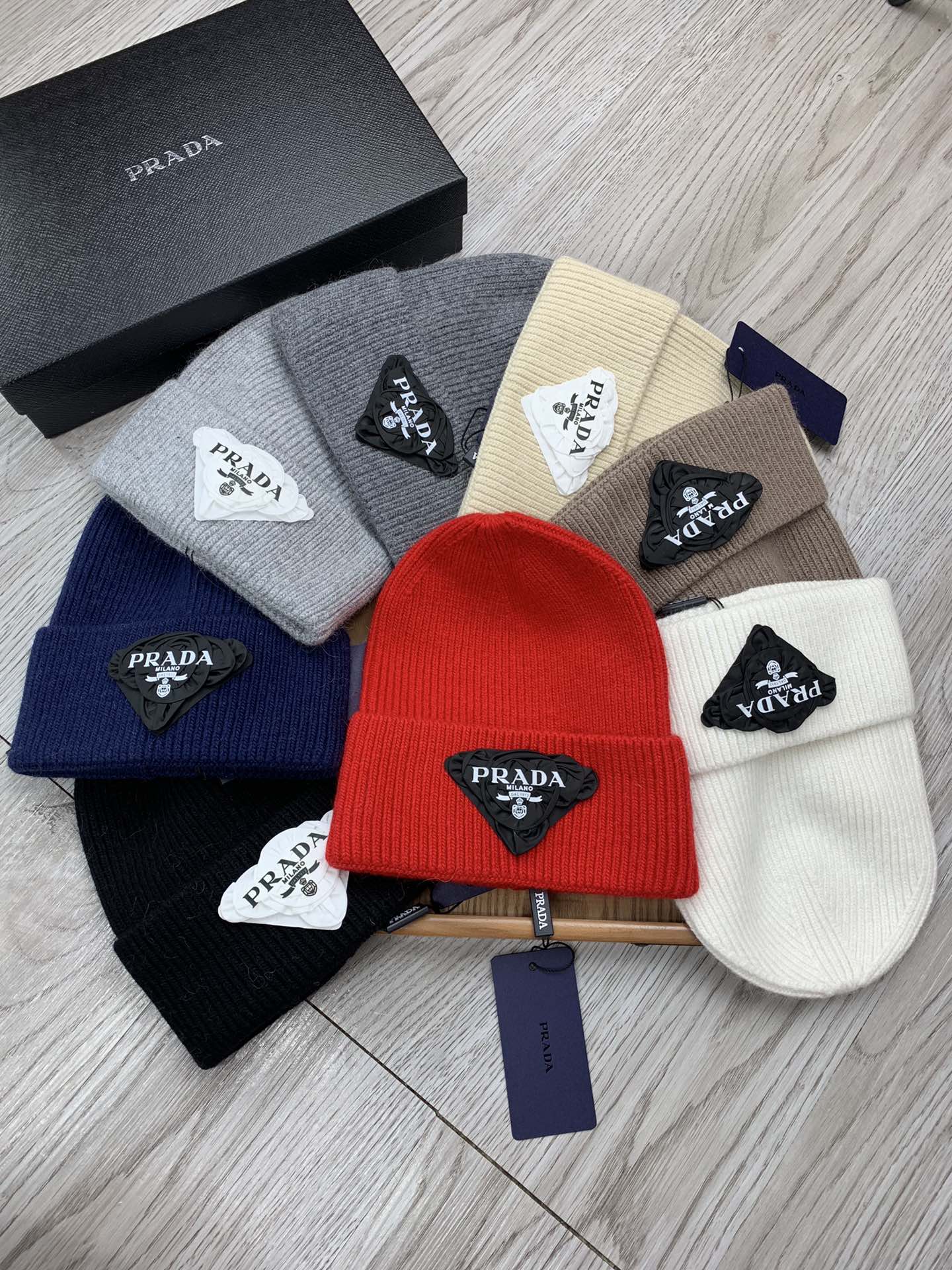PRADA BEANIE HAT IN BLACK WOOL 431357
