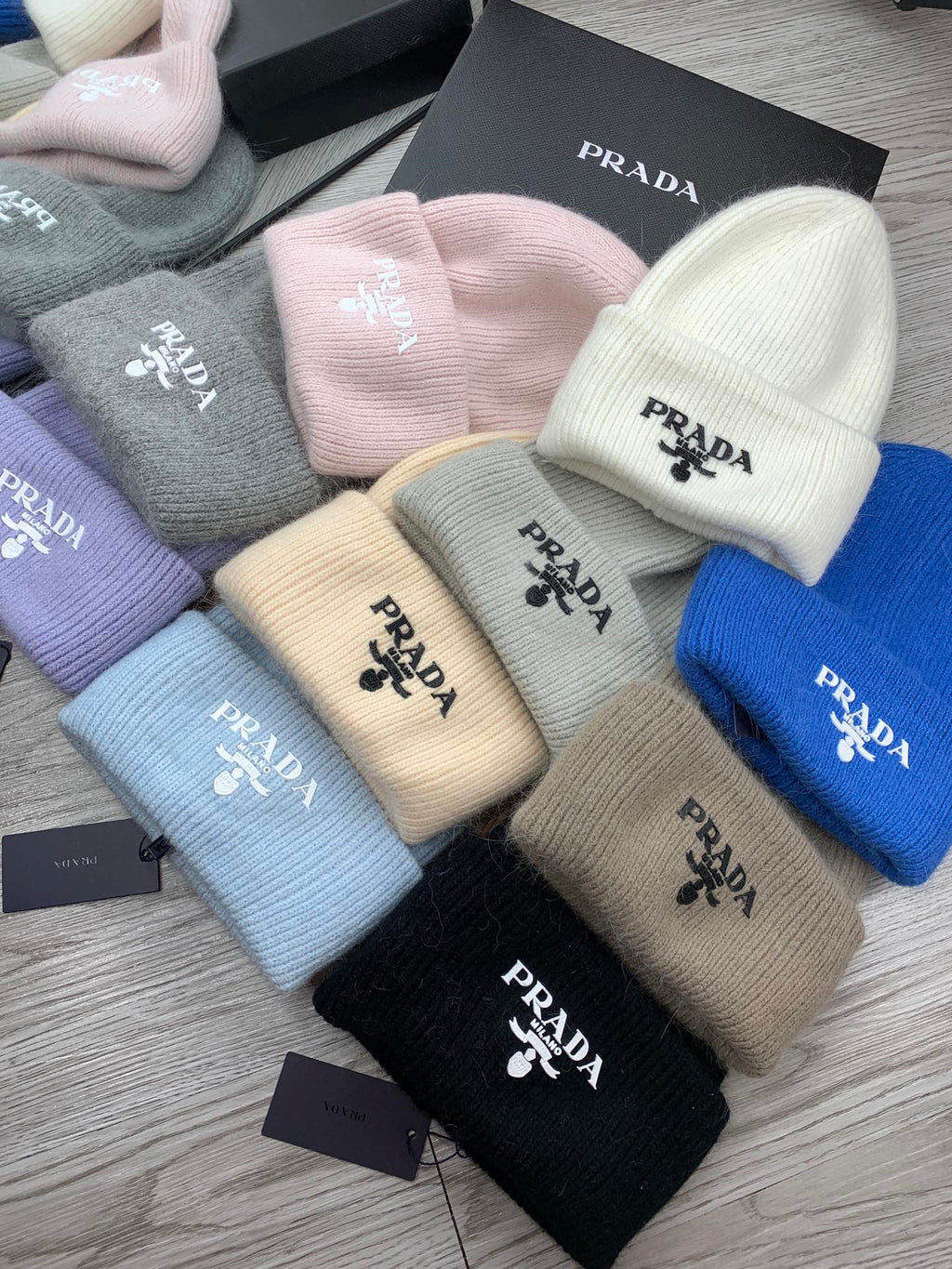 PRADA BEANIE HAT IN PASTEL PURPLE WOOL 108749
