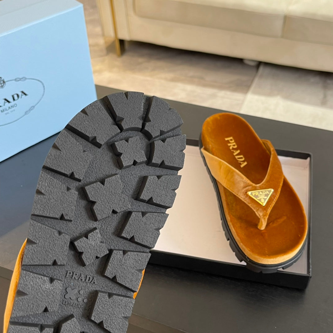 PRADA RUBBER THONG SANLS OCHRE VELVET
