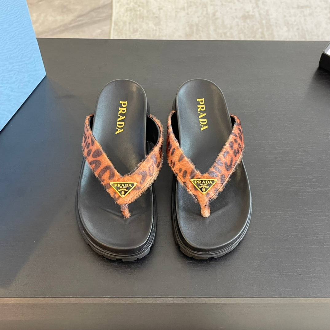 PRADA RUBBER THONG SANLS BLACK AND LEOPARD MOTIF VELVET