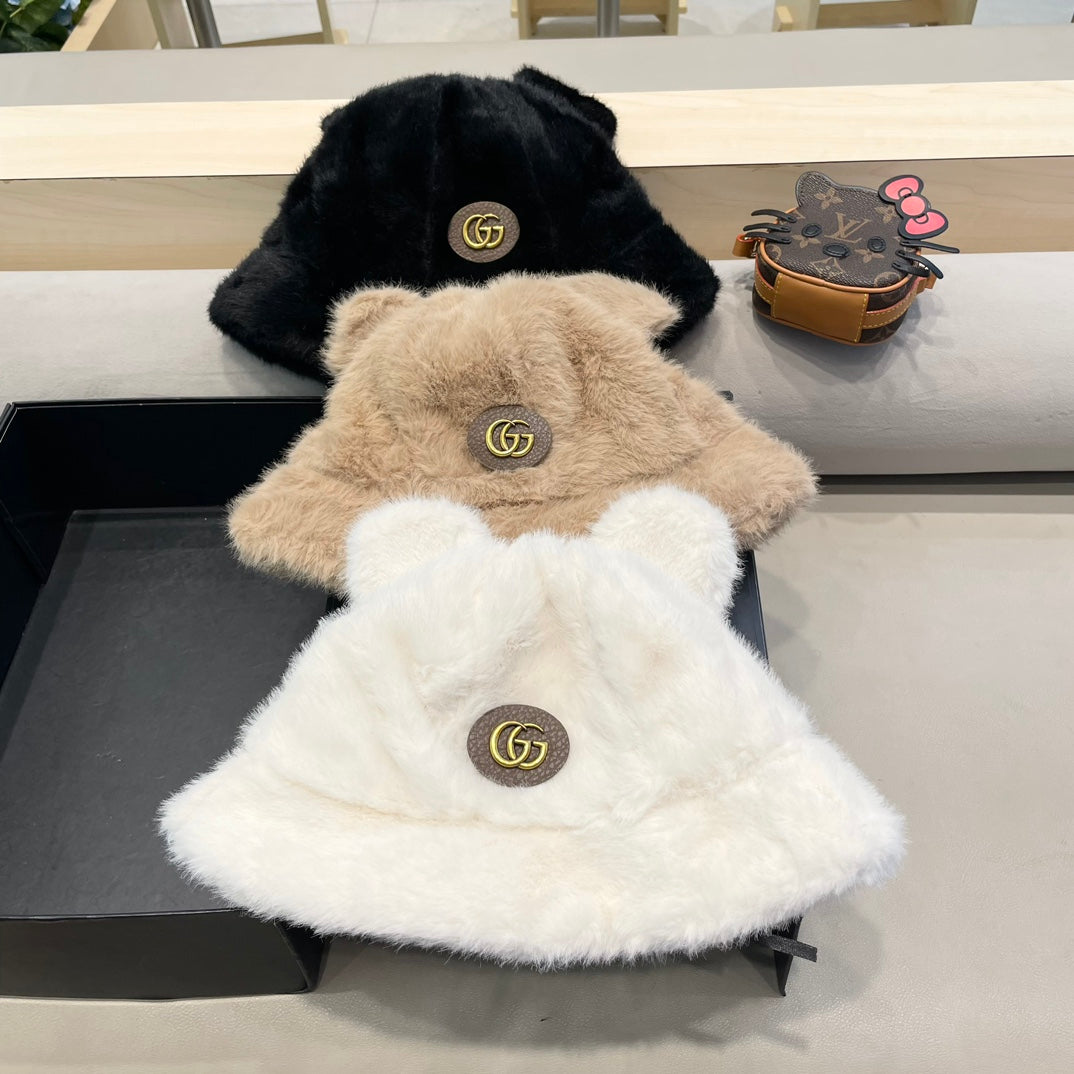 GUCCI BUCKET HAT IN CAMEL BEIGE FLEECE 397931