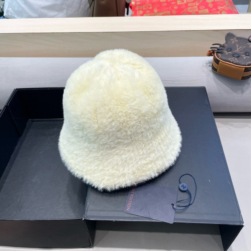 LOUIS VUITTON BUCKET HAT IN WHITE RABBIT FUR 426224