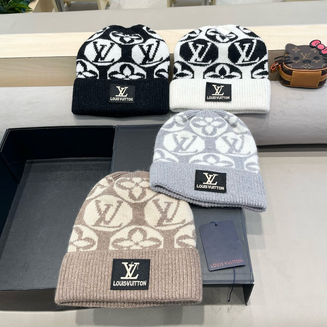 LOUIS VUITTON KNITTED BEANIE HAT IN LIGHT GRAY MIX WHITE WOOL AND RABBIT FUR 426242