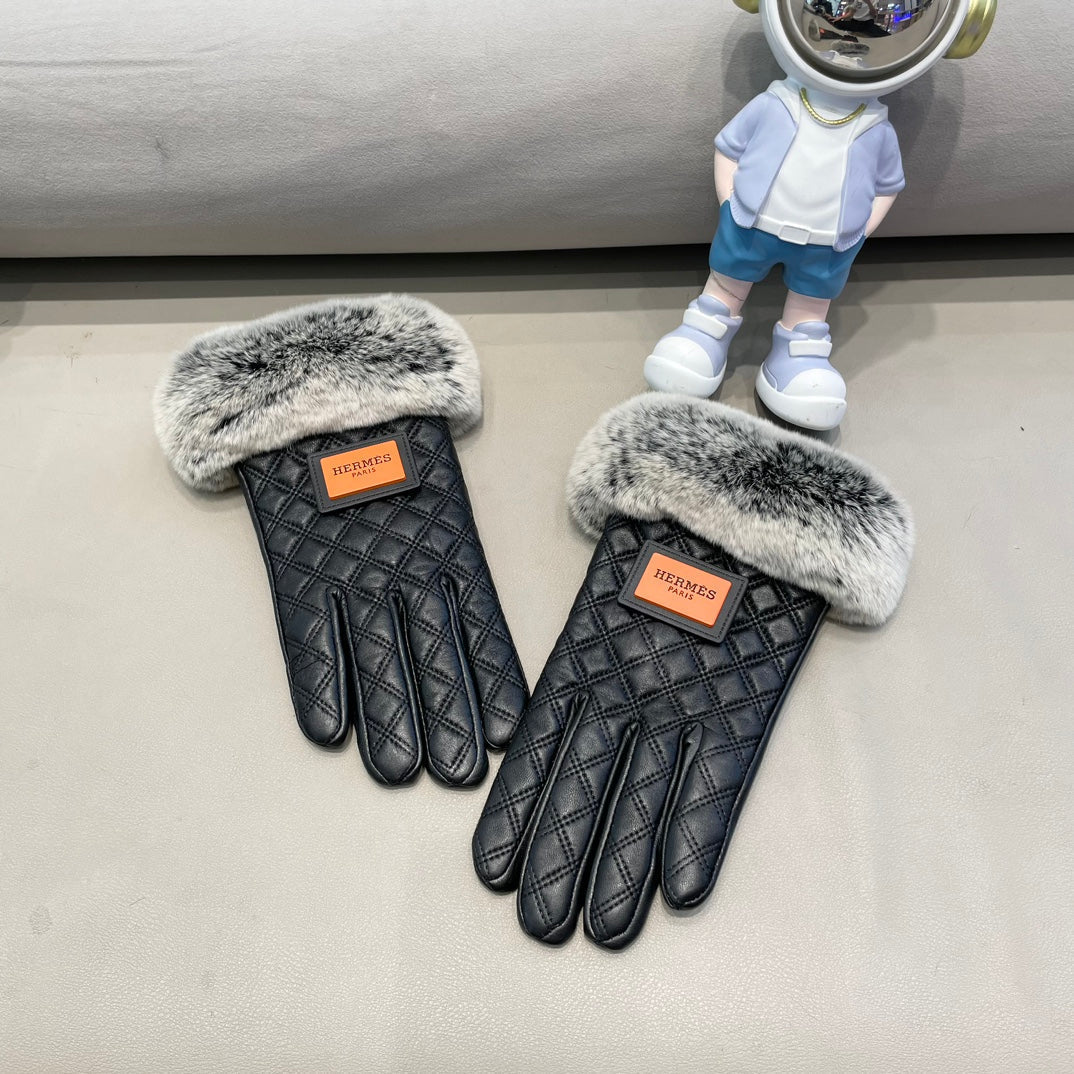 HERMES GLOVES IN BLACK DEERSKIN WITH RABBIT FUR LINING 427385