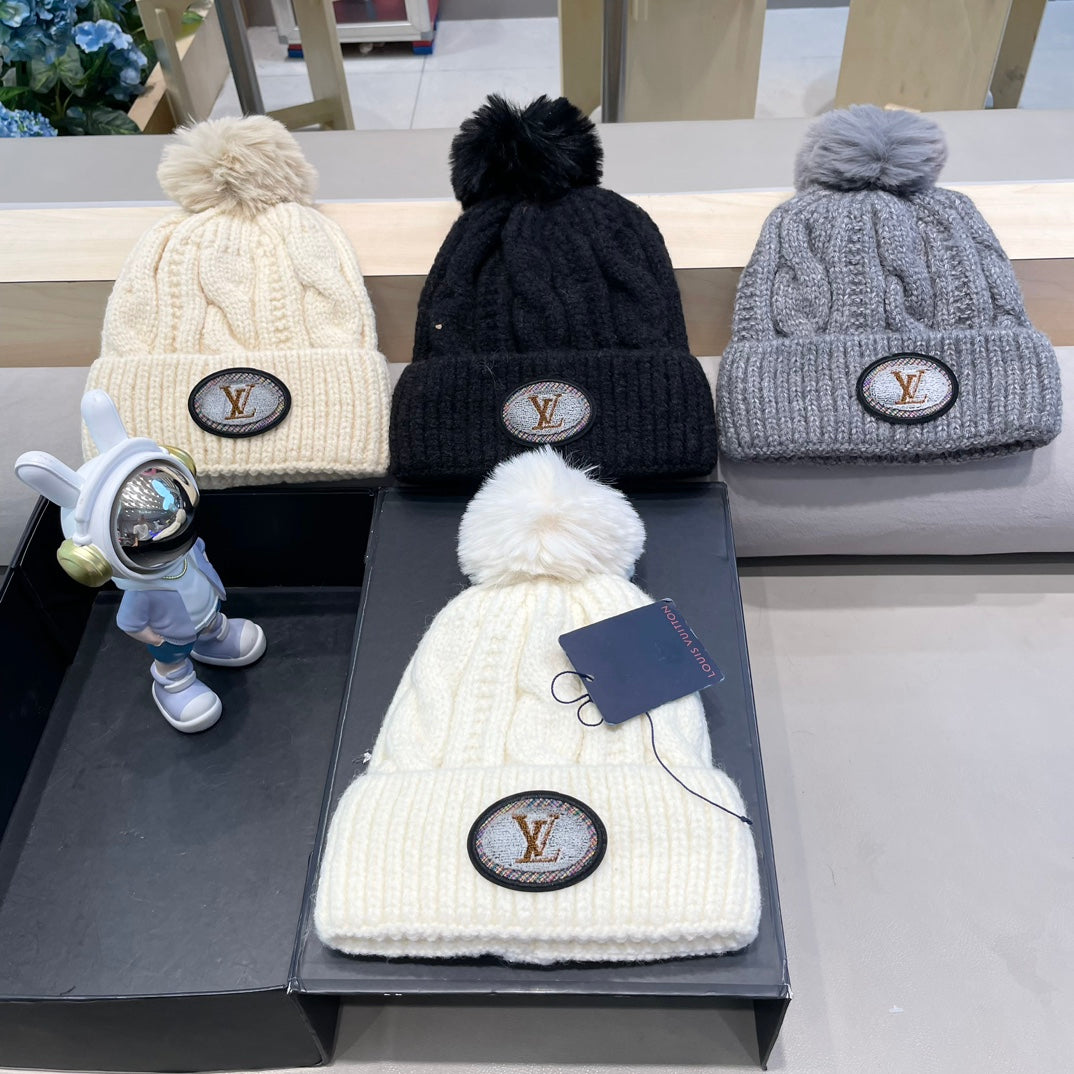 LOUIS VUITTON BEANIE HAT IN WHITE WOOL 433487
