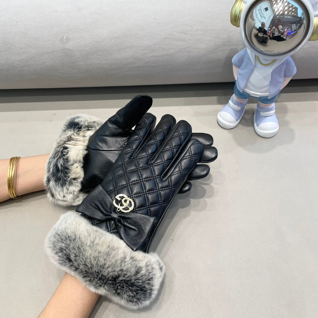GUCCI GLOVES WITH BOW IN BLACK LAMBSKIN AND RABBIT FUR 432556