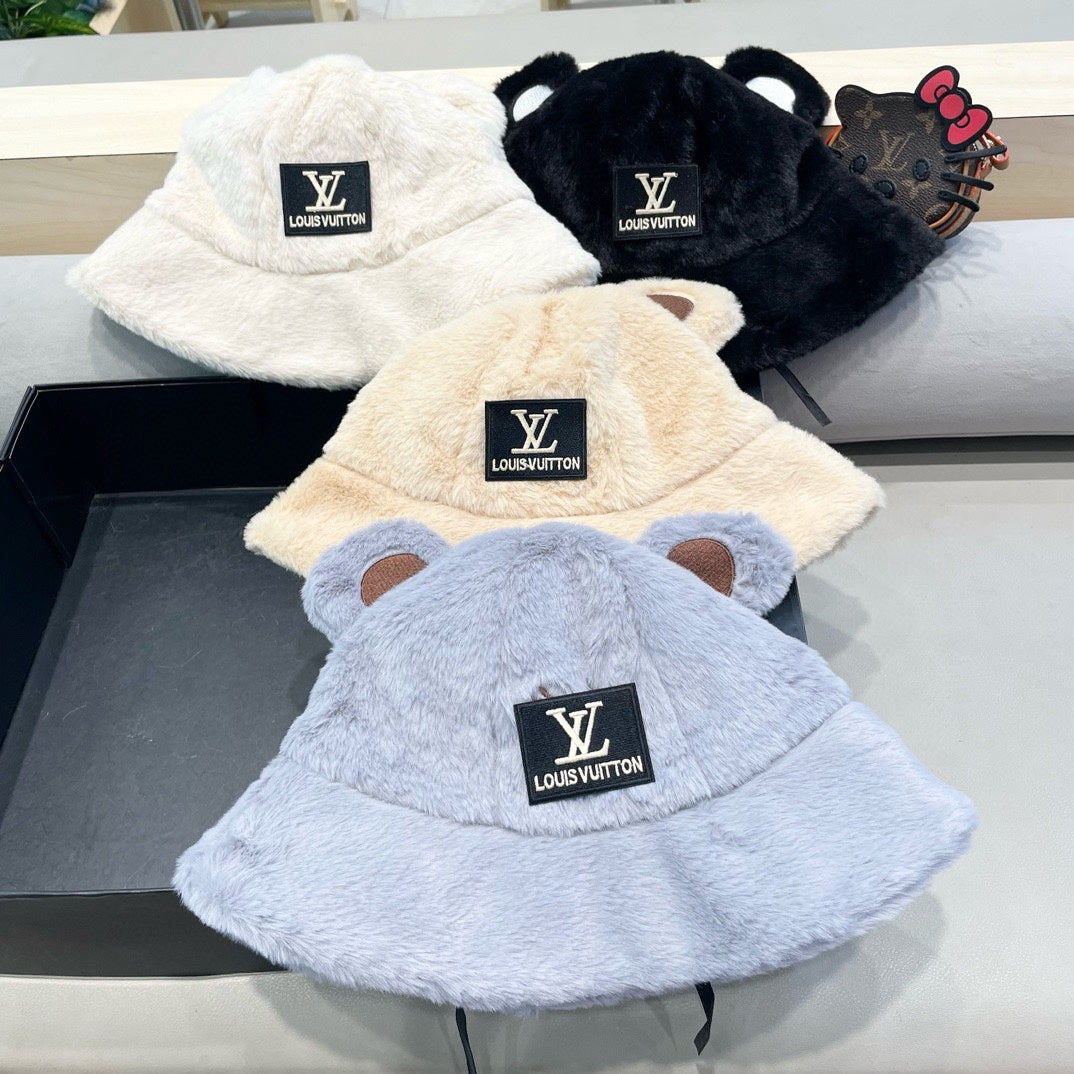 LOUIS VUITTON BUCKET HAT IN WHITE WOOL AND LAMB FUR 434940