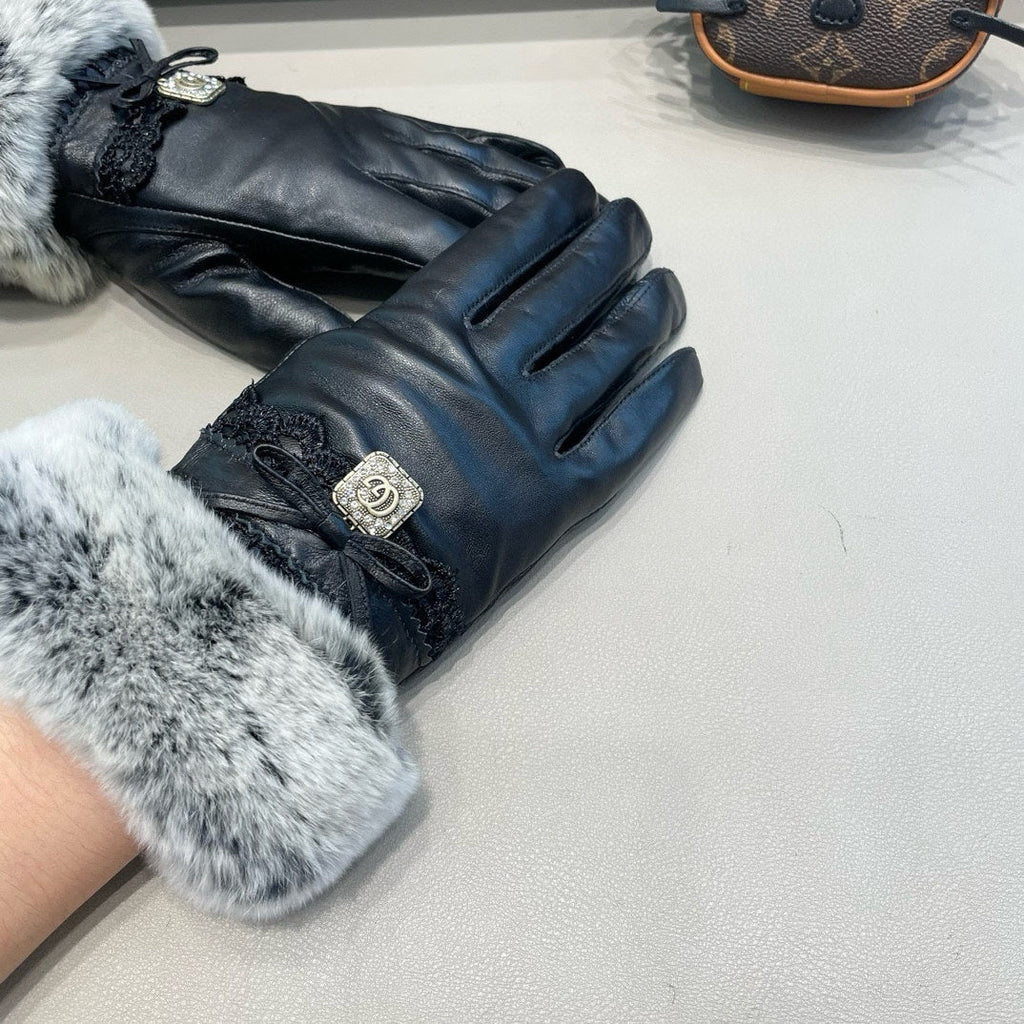 GUCCI TOUCHSCREEN GLOVES IN BLACK LAMBSKIN AND MINK FUR 460071