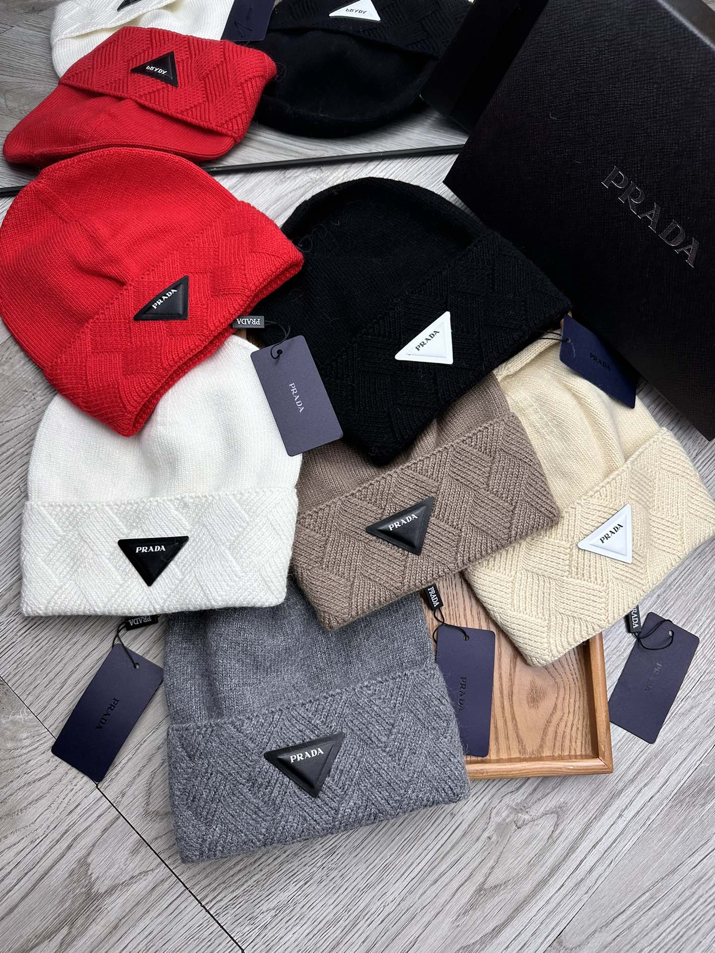 PRADA BEANIE HAT IN SHADOW GRAY WOOL AND RABBIT FUR 342034