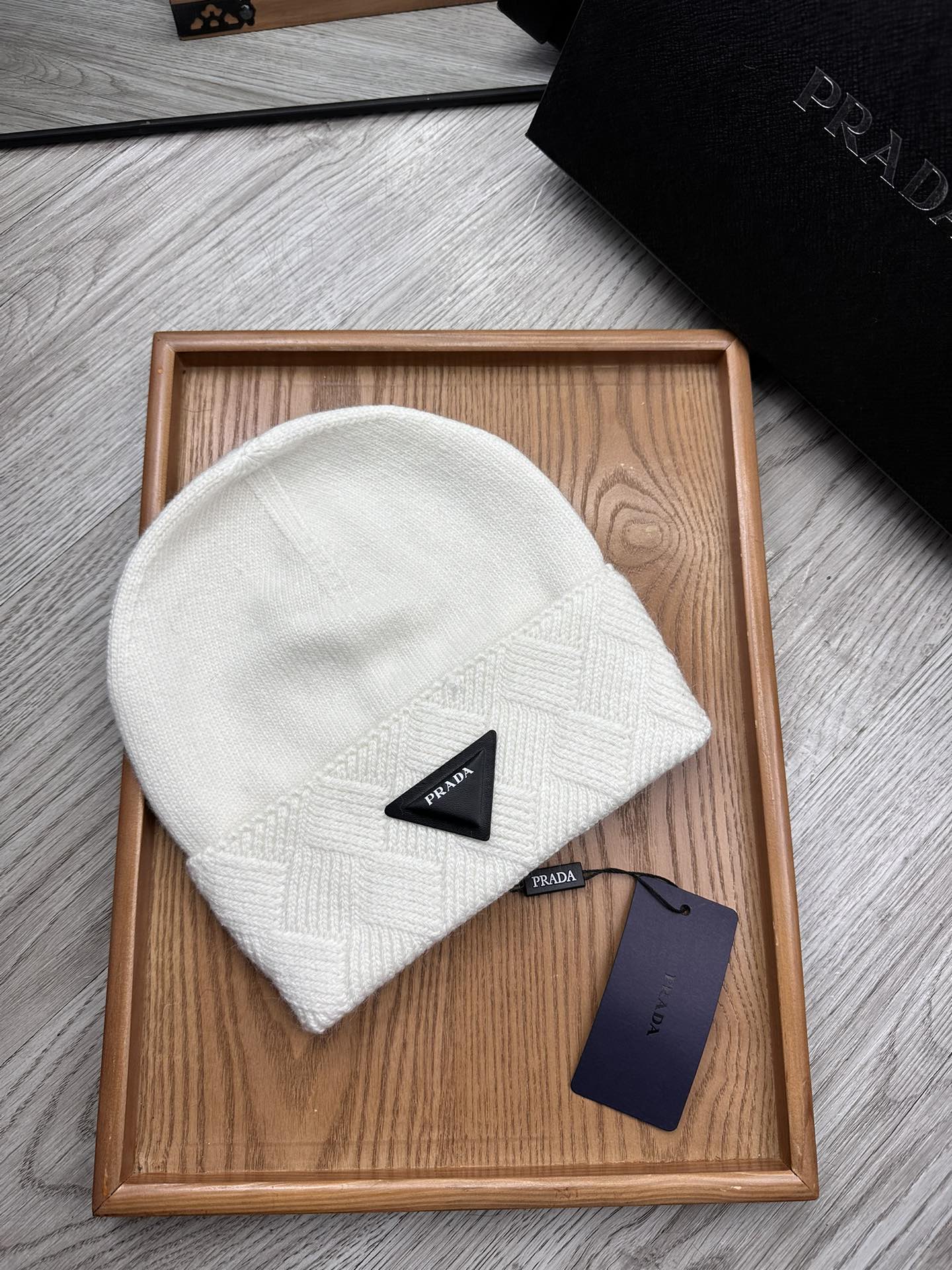 PRADA BEANIE HAT IN WHITE WOOL AND RABBIT FUR 342037