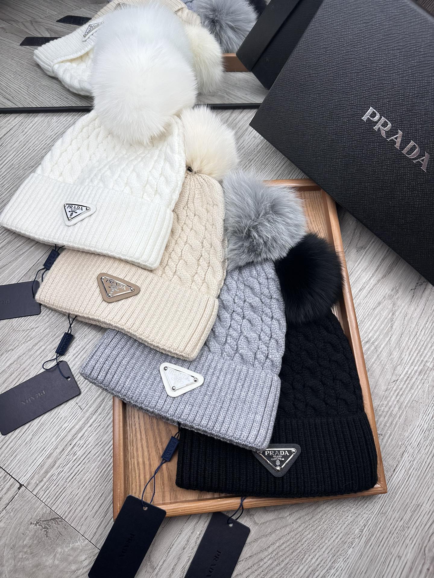 PRADA BEANIE HAT IN WHITE WOOL 352376