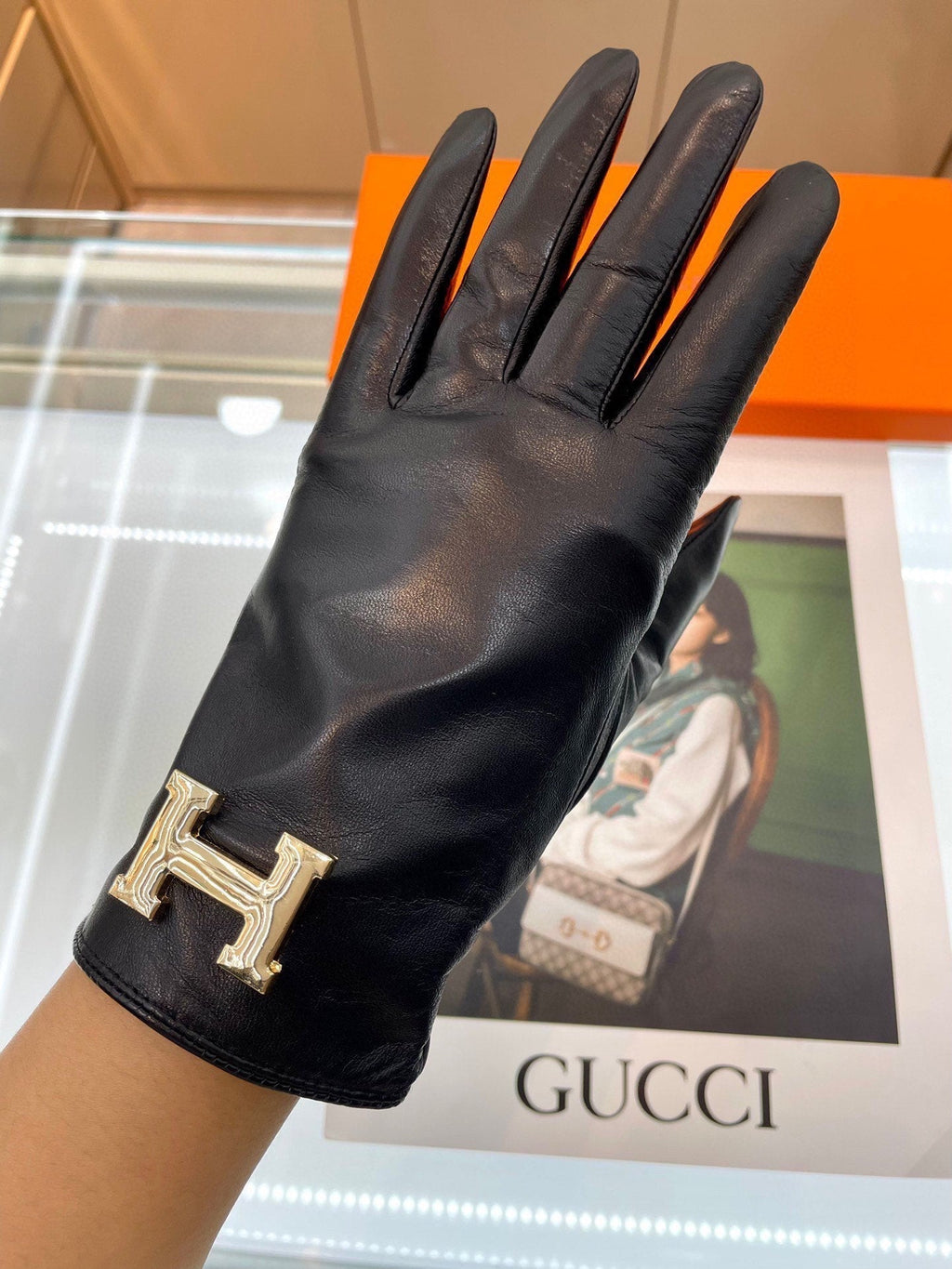 HERMES TOUCHSCREEN GLOVES IN BLACK LAMBSKIN WITH CASERE LINING