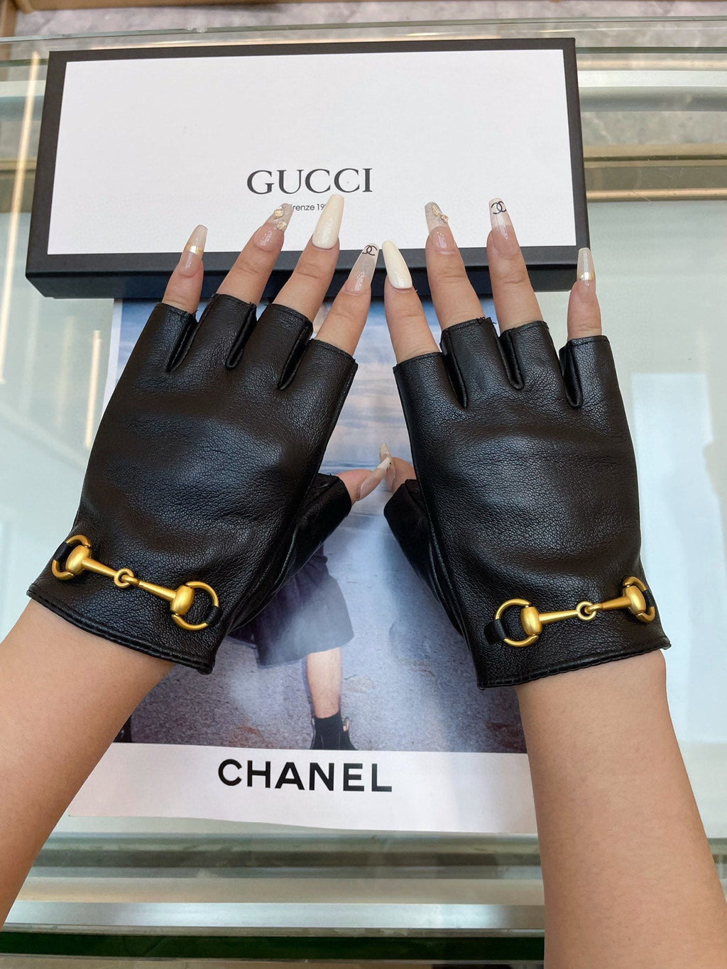 GUCCI FINGERLESS GLOVES IN BLACK LAMBSKIN WITH GOLD HORSEBIT 432606