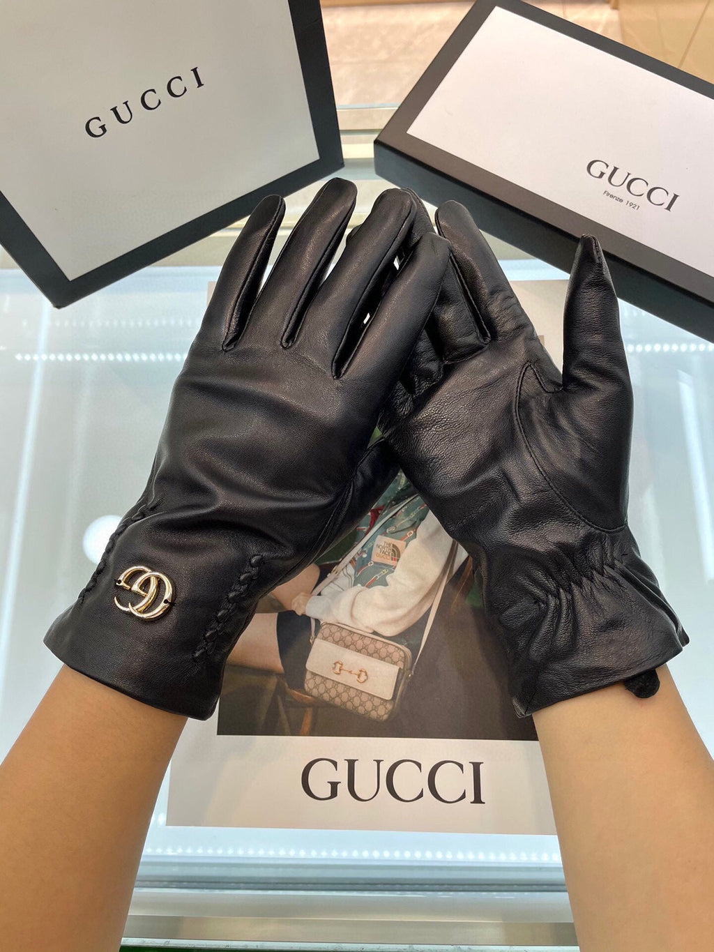 GUCCI GLOVES IN BLACK LAMBSKIN AND FLEECE LINING 441830