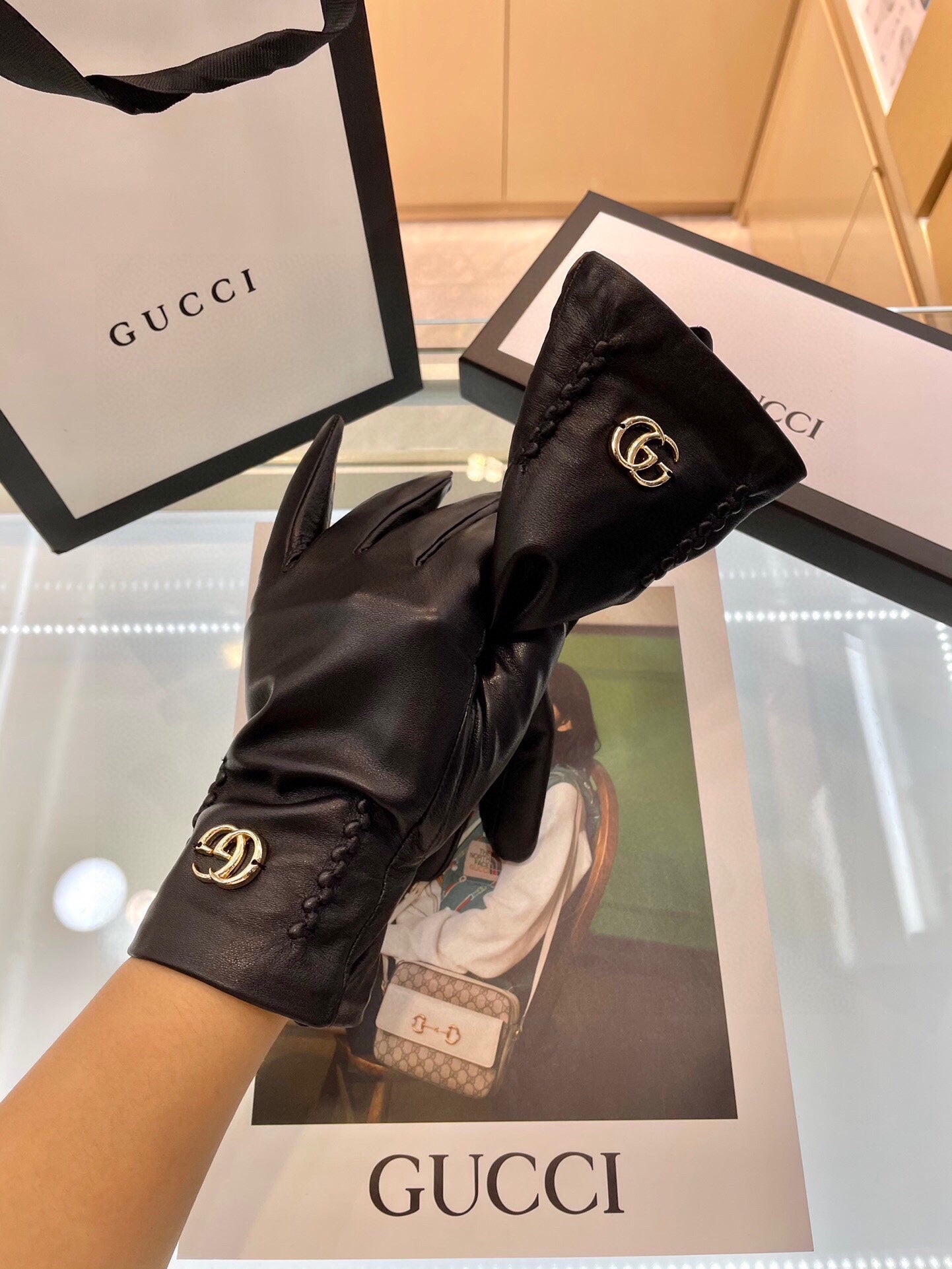 GUCCI GLOVES IN BLACK LAMBSKIN AND FLEECE LINING 441830