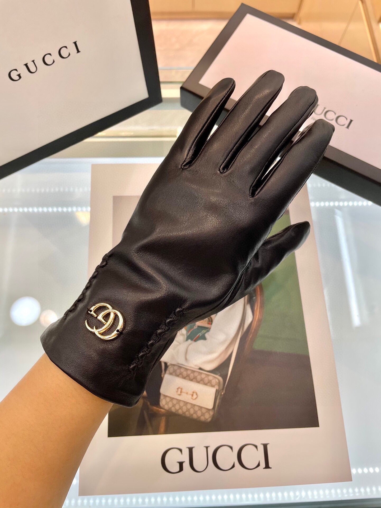 GUCCI GLOVES IN BLACK LAMBSKIN AND FLEECE LINING 441830