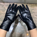 LOUIS VUITTON GLOVES IN BLACK EMBOSSED LAMBSKIN 465060