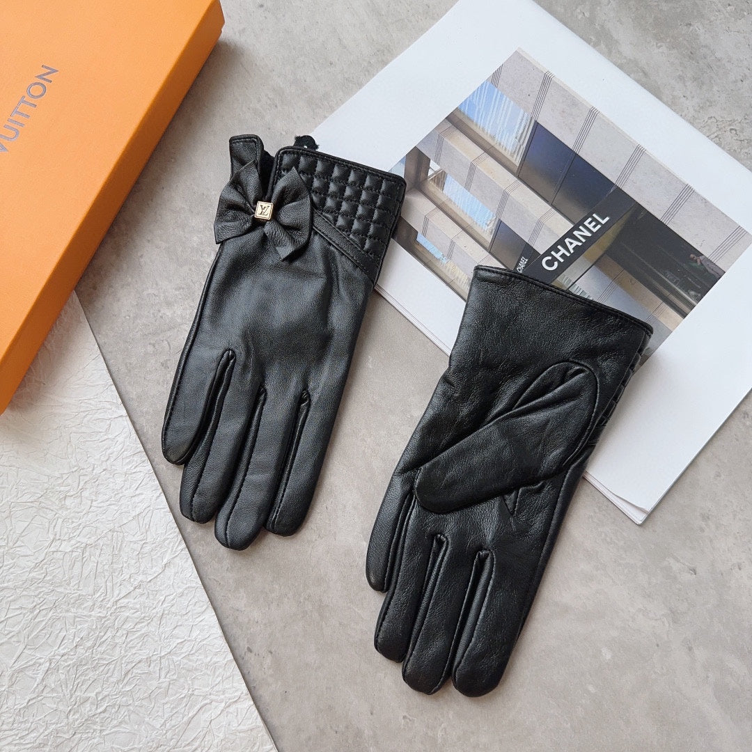 LOUIS VUITTON GLOVES IN BLACK LAMBSKIN 120197