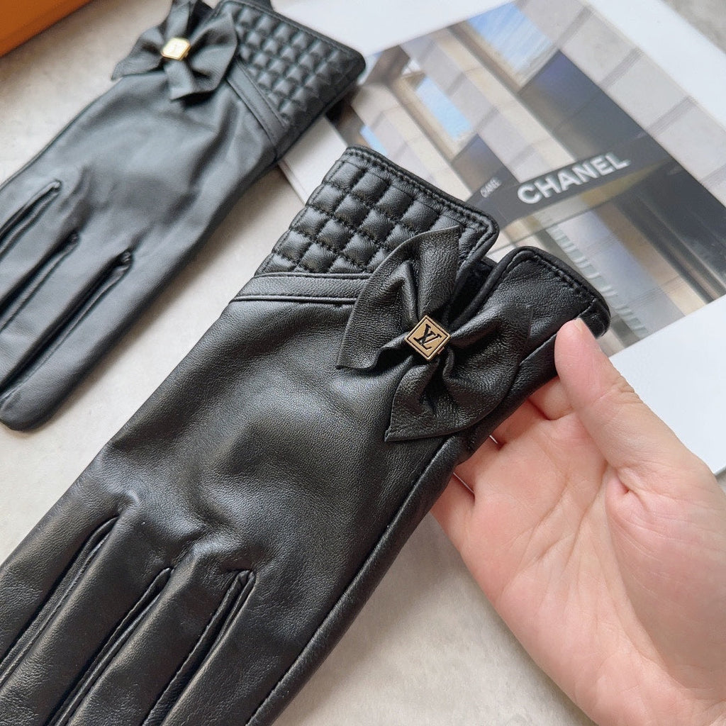 LOUIS VUITTON GLOVES IN BLACK LAMBSKIN 120197