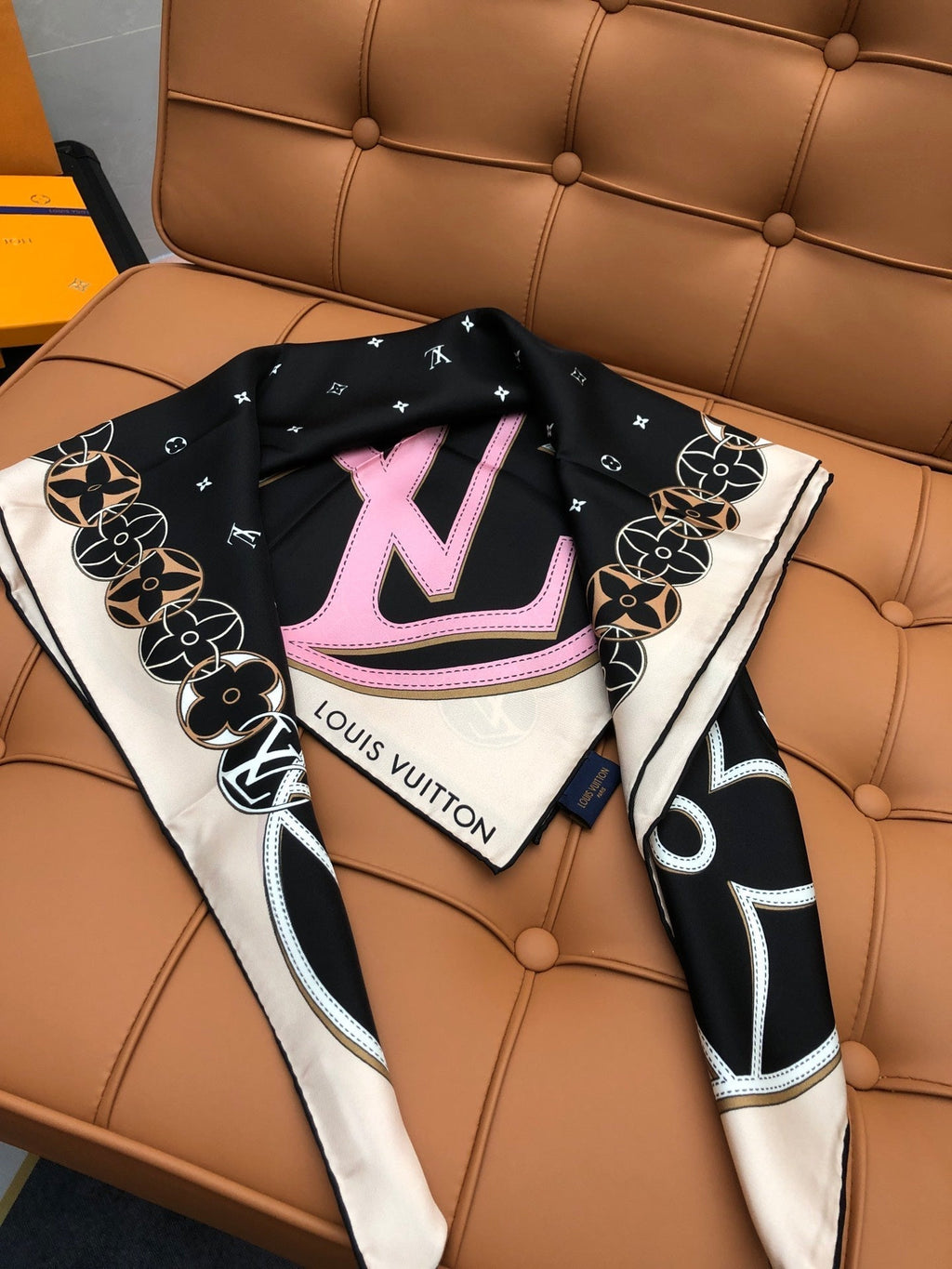 LOUIS VUITTON LV SCARF 90 CM IN SILK 704579