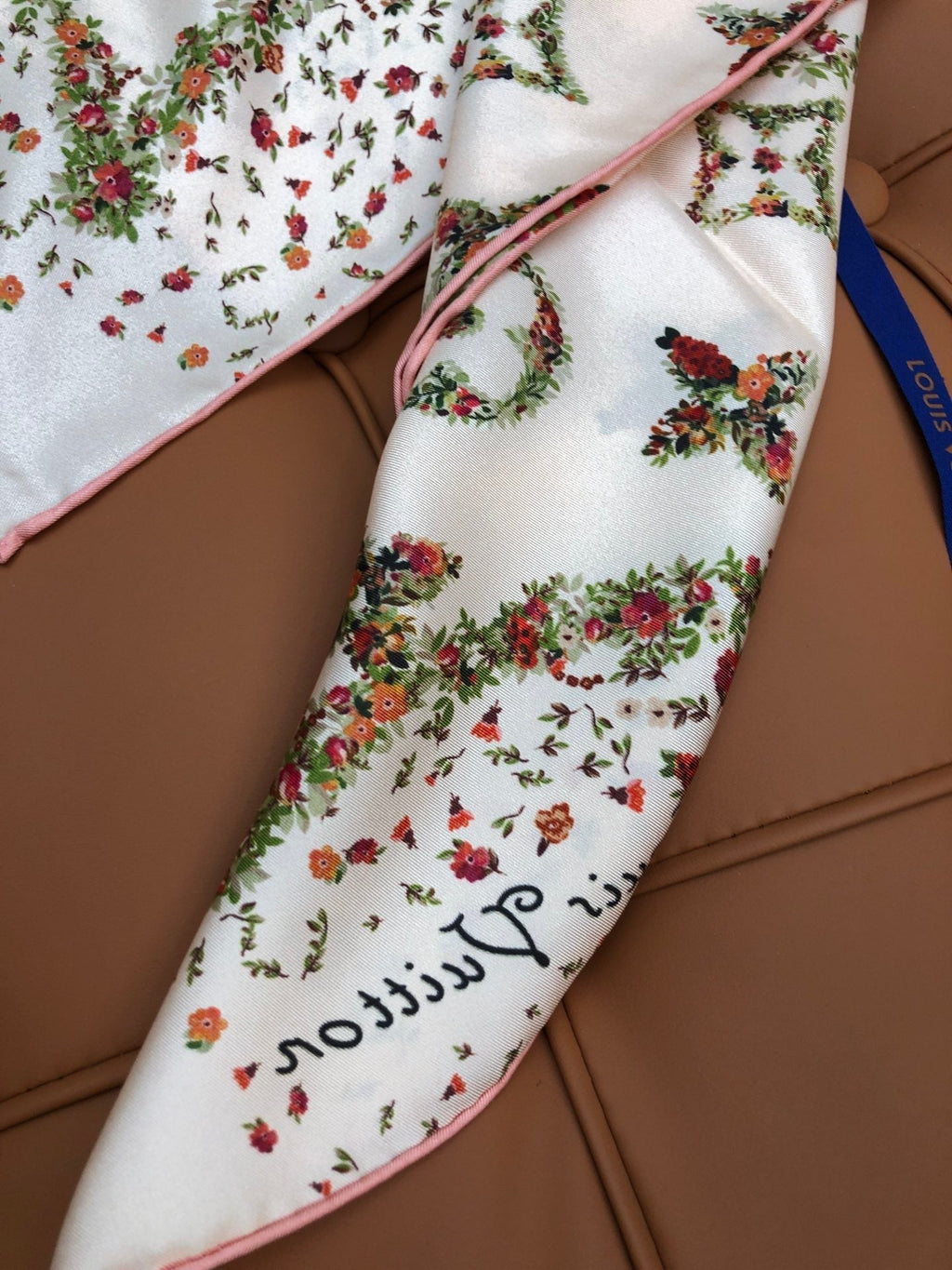 LOUIS VUITTON LV SCARF 90 CM IN SILK 704581