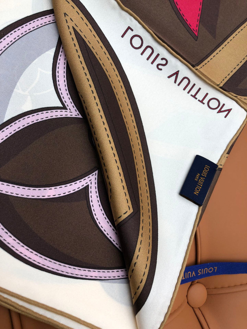 LOUIS VUITTON LV SCARF 90 CM IN SILK 704580