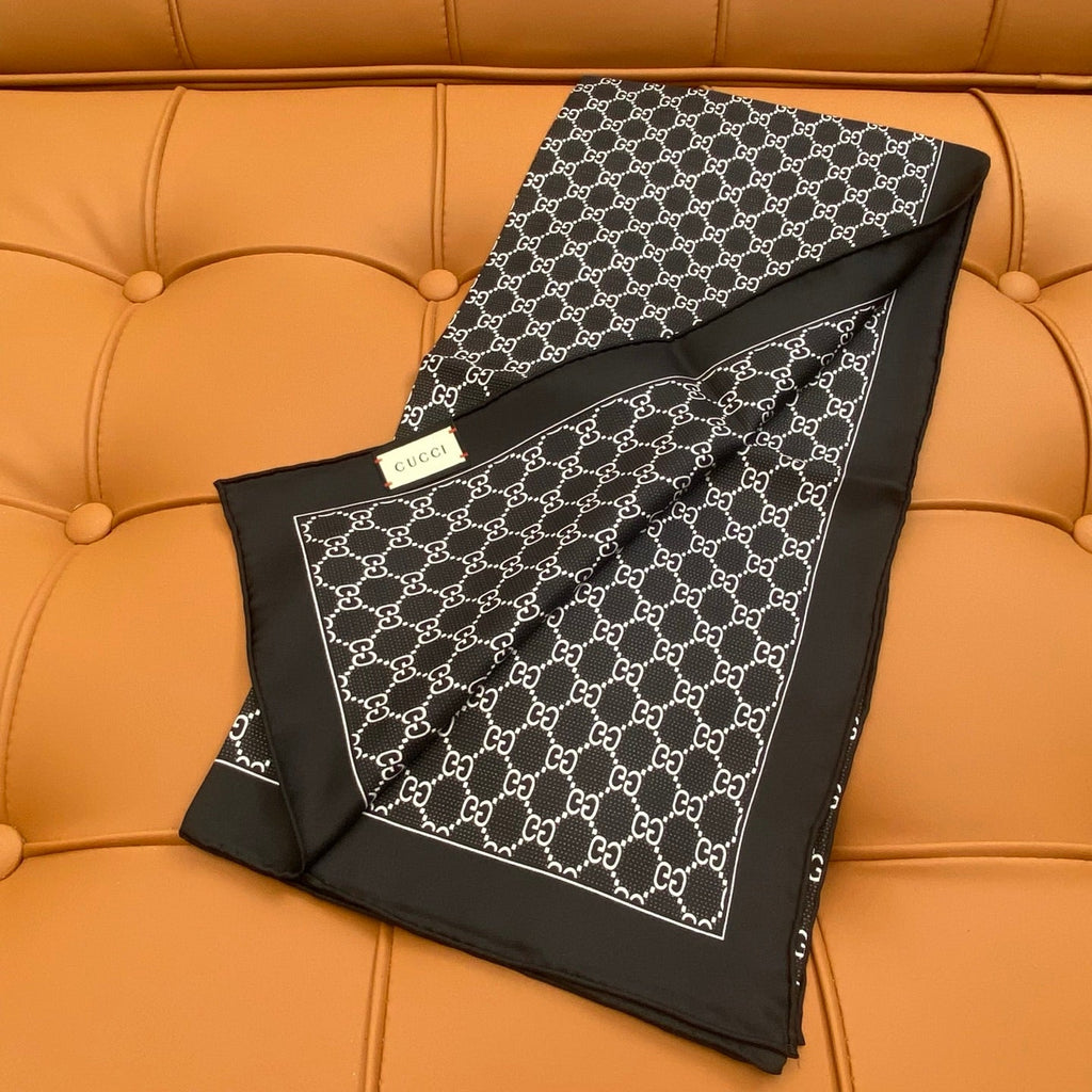 GUCCI 25S SCARF 90 IN SILK 709696
