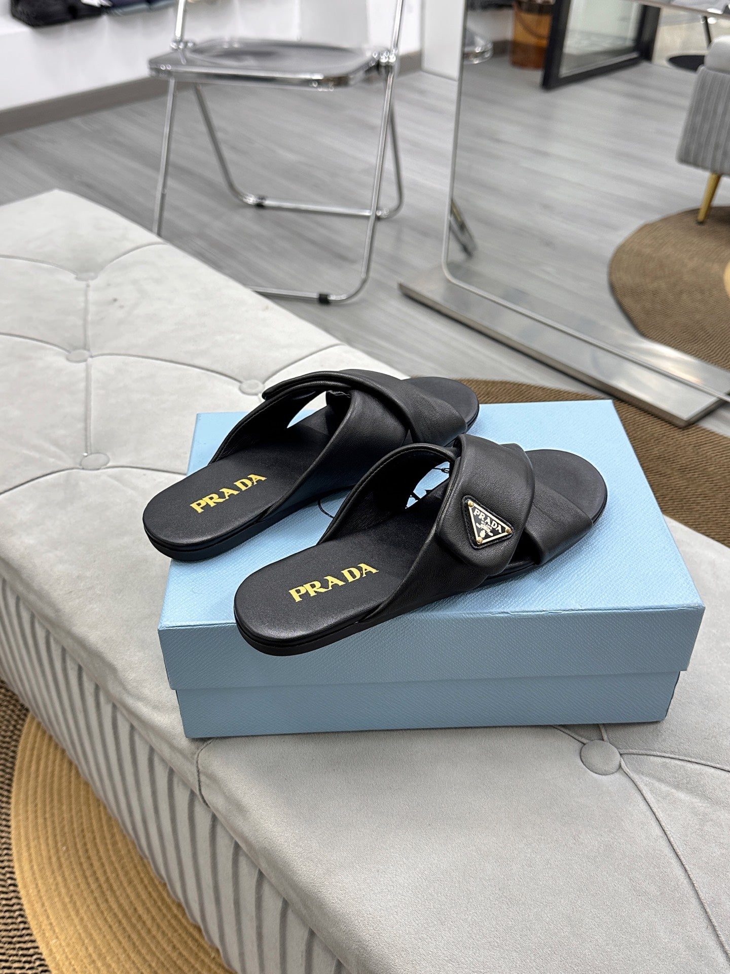 PRADA 25S SLIDE SANLS IN BLACK CALFSKIN LOGO