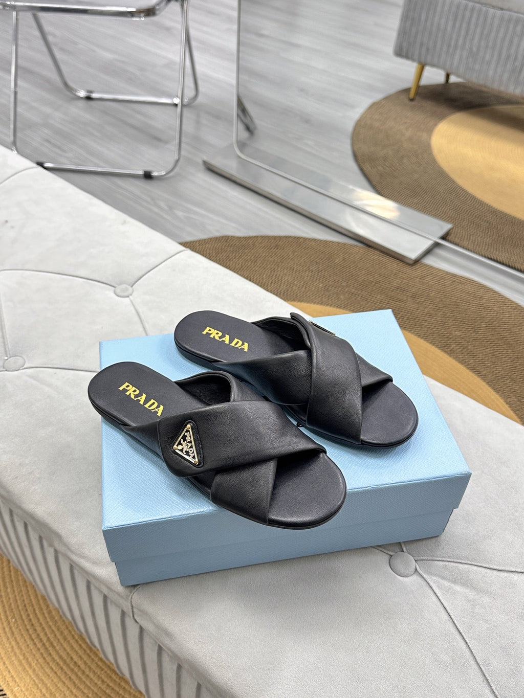 PRADA 25S SLIDE SANLS IN BLACK CALFSKIN LOGO