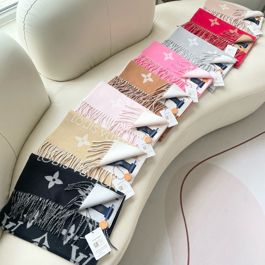 LOUIS VUITTON ESSENTIAL SCARF 186 CM IN BEIGE PINK WOOL 399779