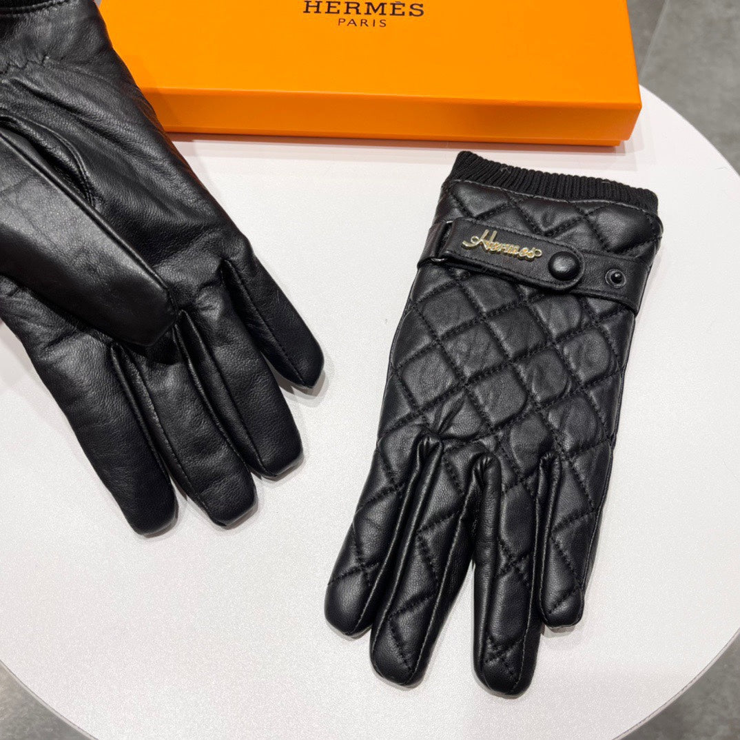 HERMES GLOVES IN BLACK LAMBSKIN AND WOOL LINING 109612