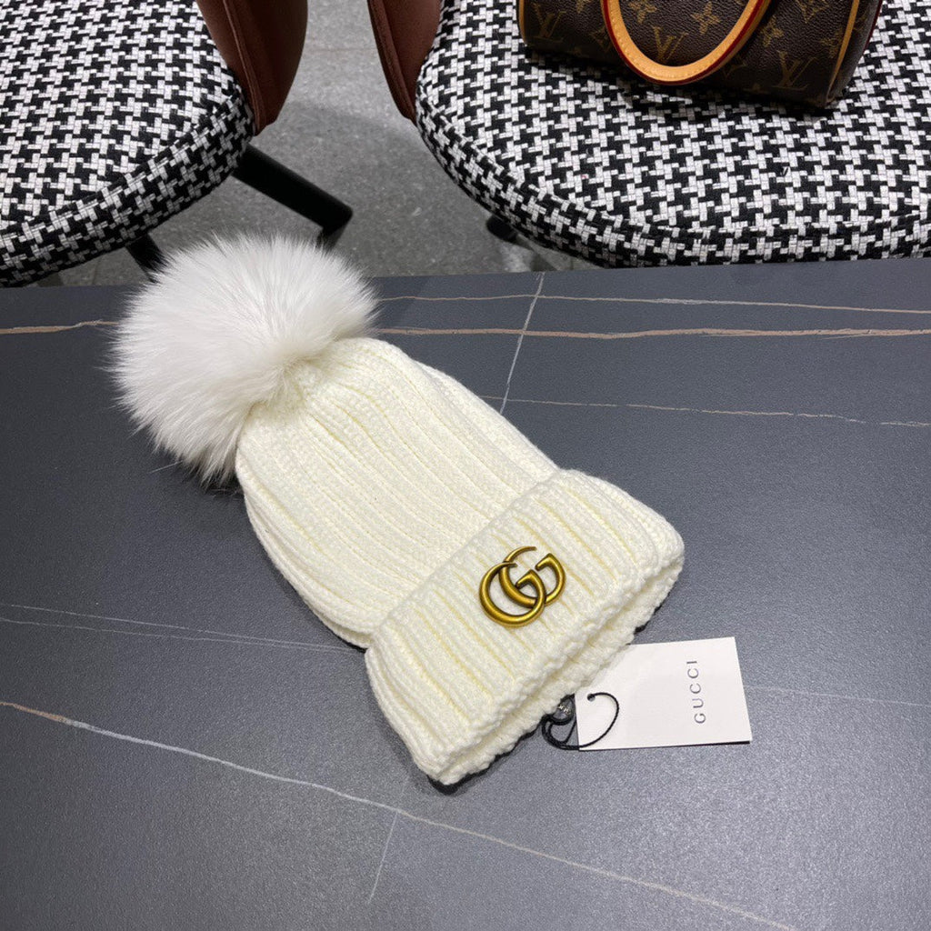 GUCCI BEANIE HAT IN WHITE WOOL 403393