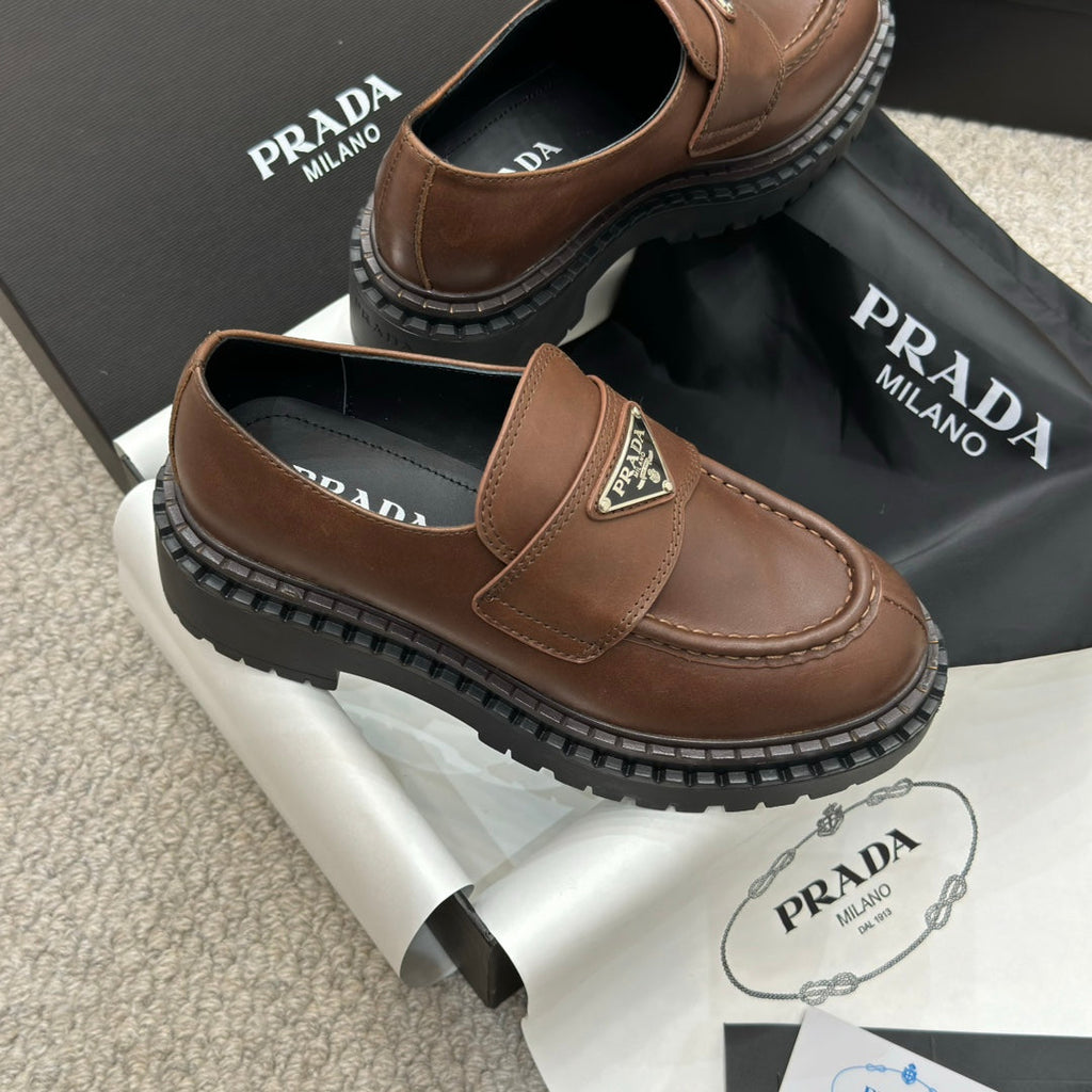 PRADA 25S LOAFER 50MM IN RK BROWN CALFSKIN LOGO