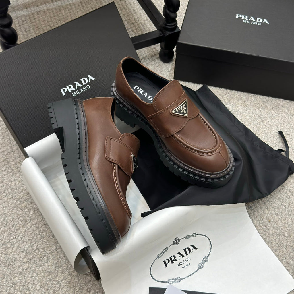 PRADA 25S LOAFER 50MM IN RK BROWN CALFSKIN LOGO