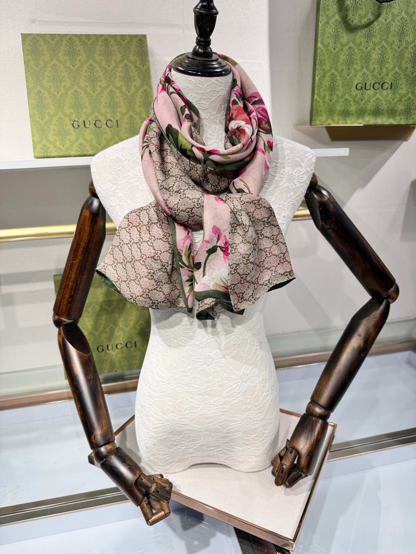 GUCCI 25S SCARF 180 IN SILK 737207