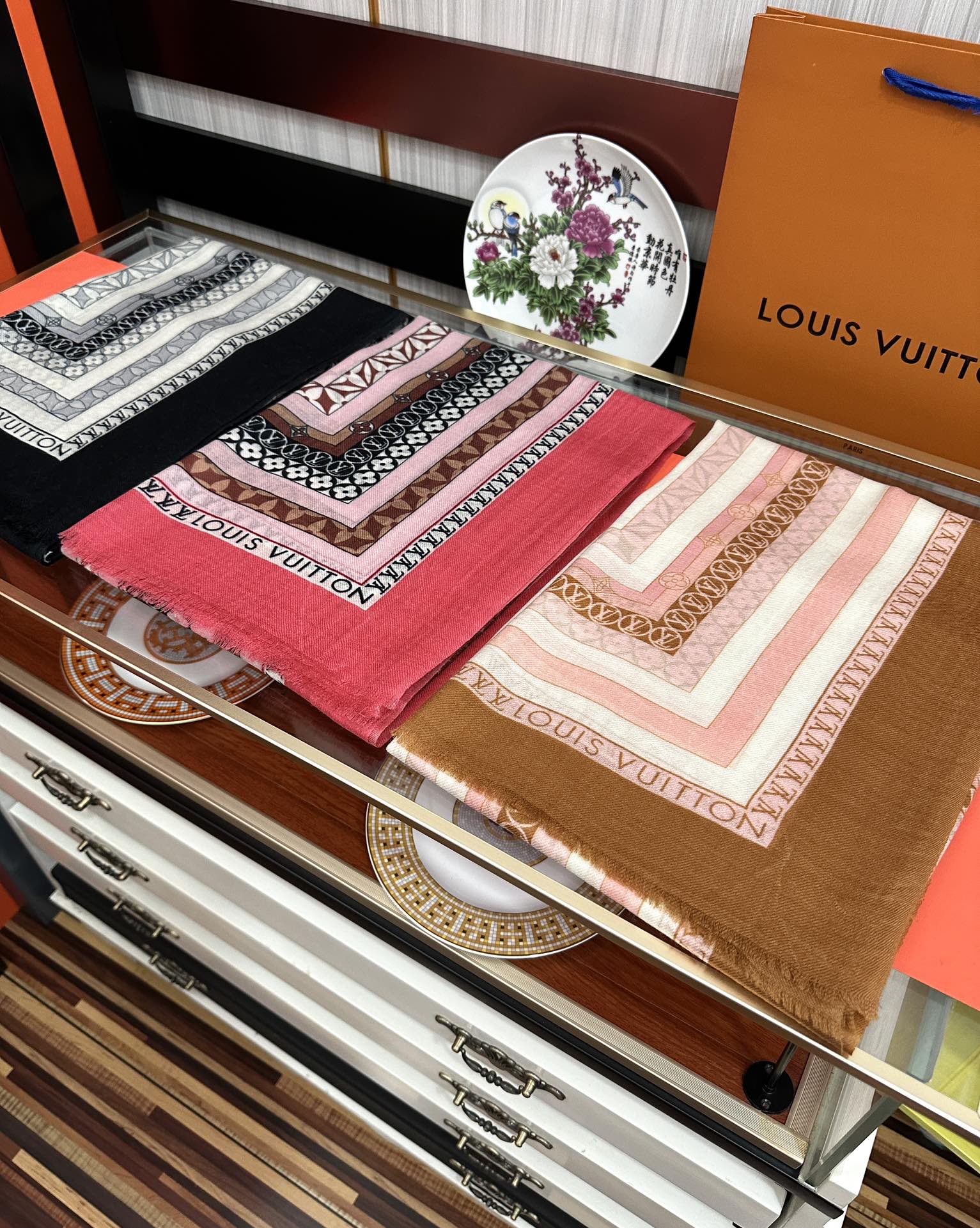 LOUIS VUITTON SCARF 200 CM IN BLACK MIX WHITE CASHMERE 394889