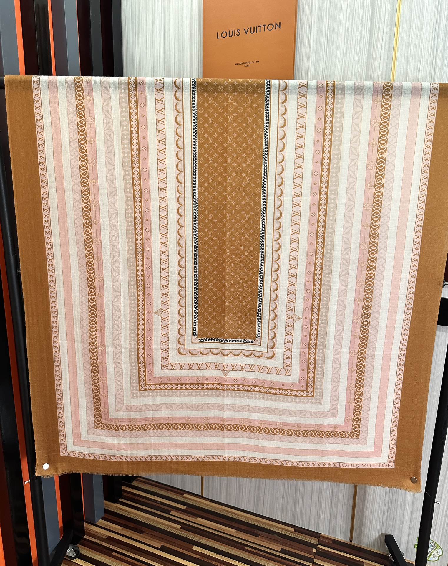 LOUIS VUITTON SCARF 200 CM IN COLORFUL CASHMERE 394891