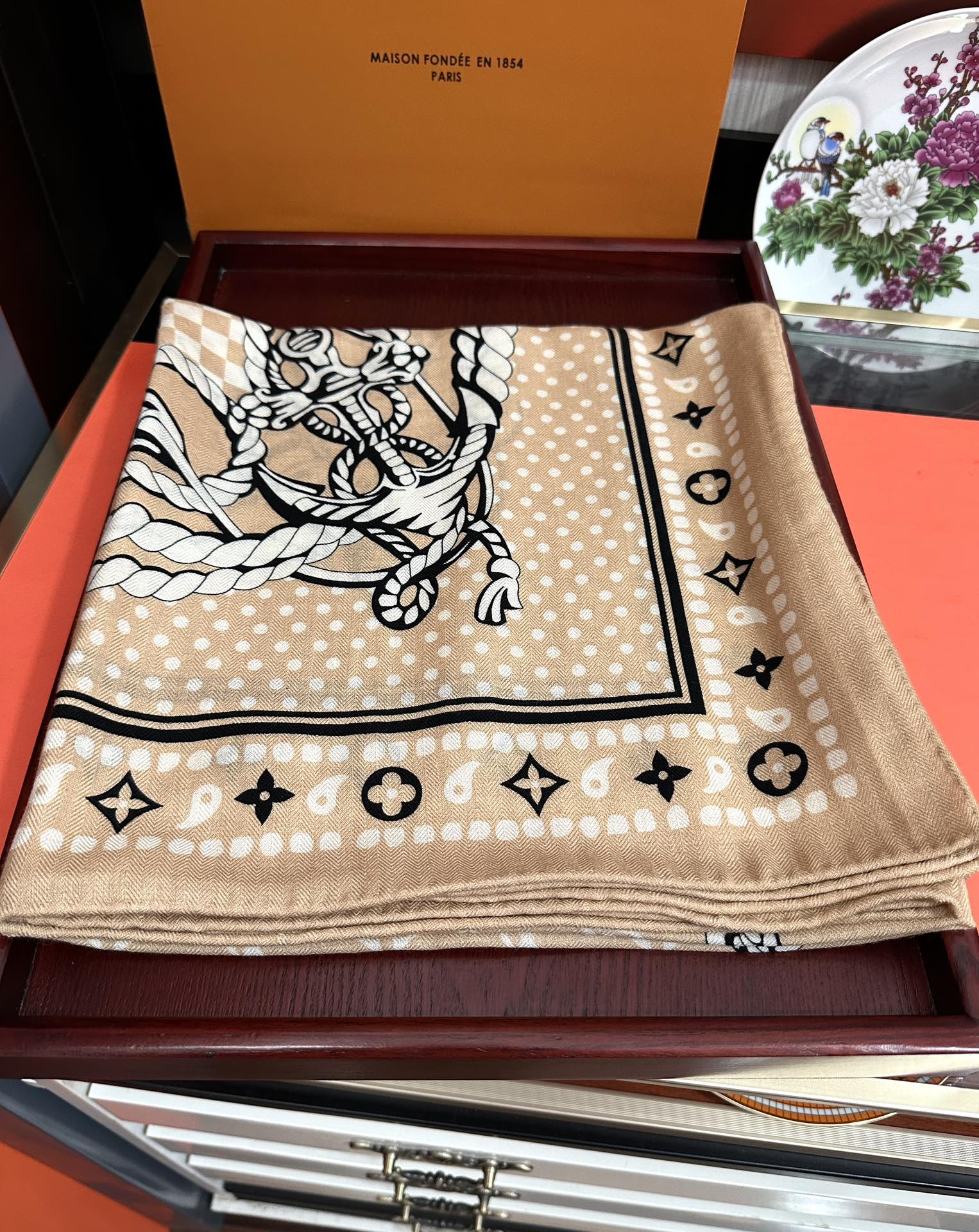 LOUIS VUITTON SAILOR BANDANA SQUARE IN BISQUE BEIGE SILK SCARF 140 CM