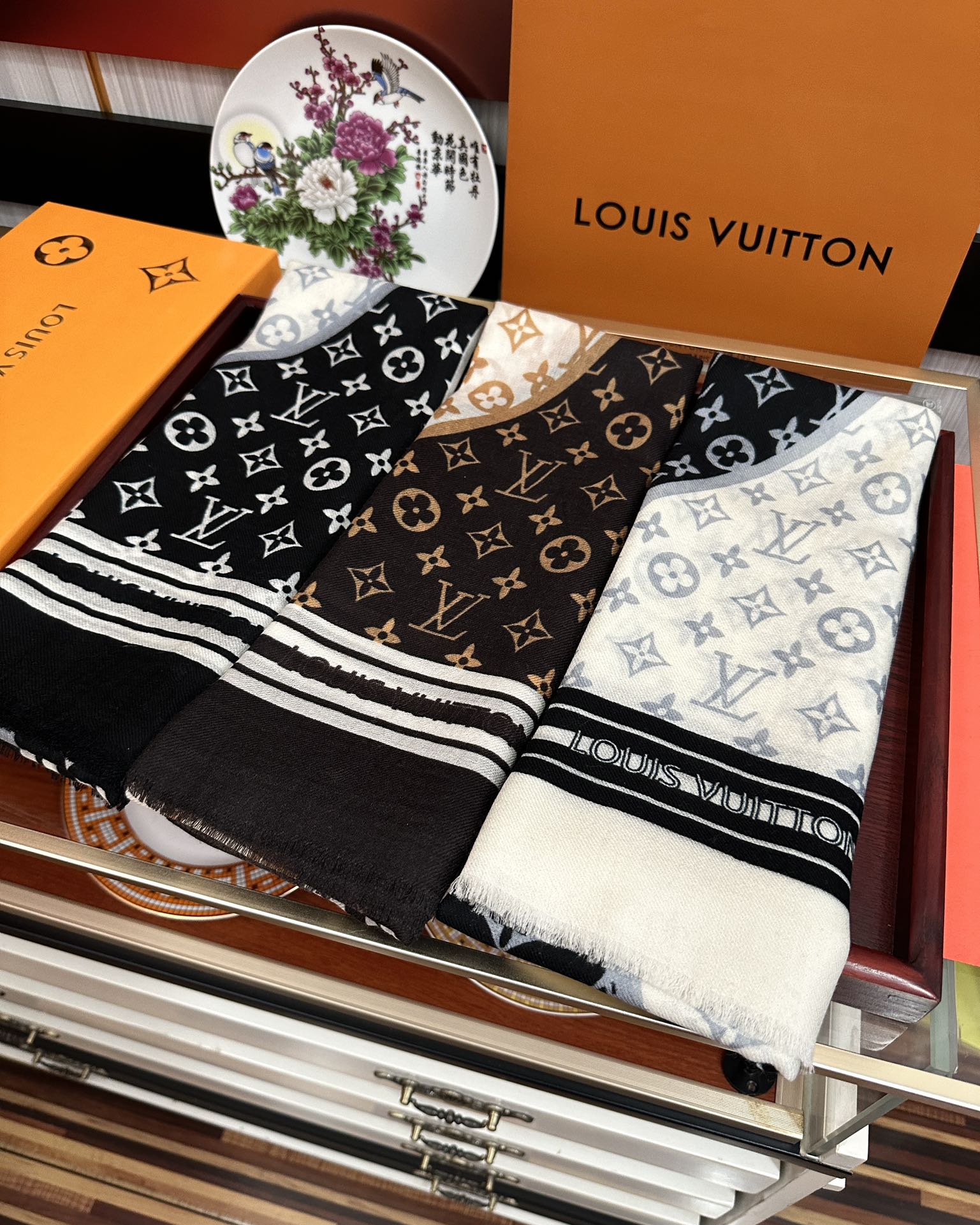 LOUIS VUITTON SCARF 200 CM IN BLACK MIX WHITE CASHMERE 400032