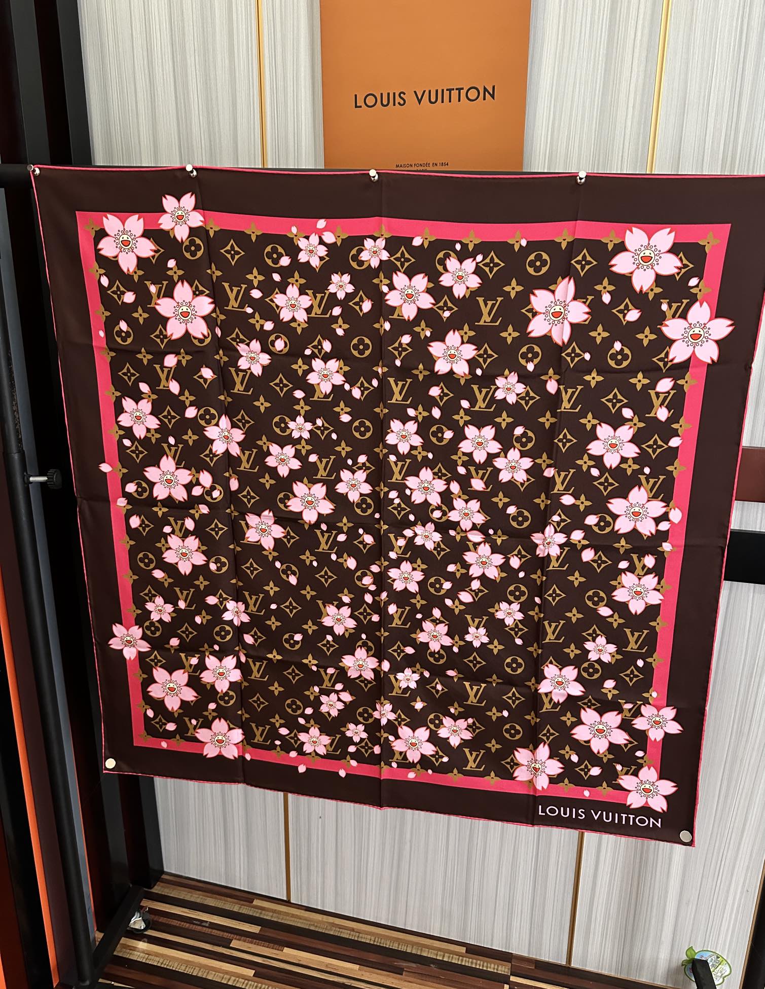 LOUIS VUITTON LV SCARF 90 CM IN SILK 723121