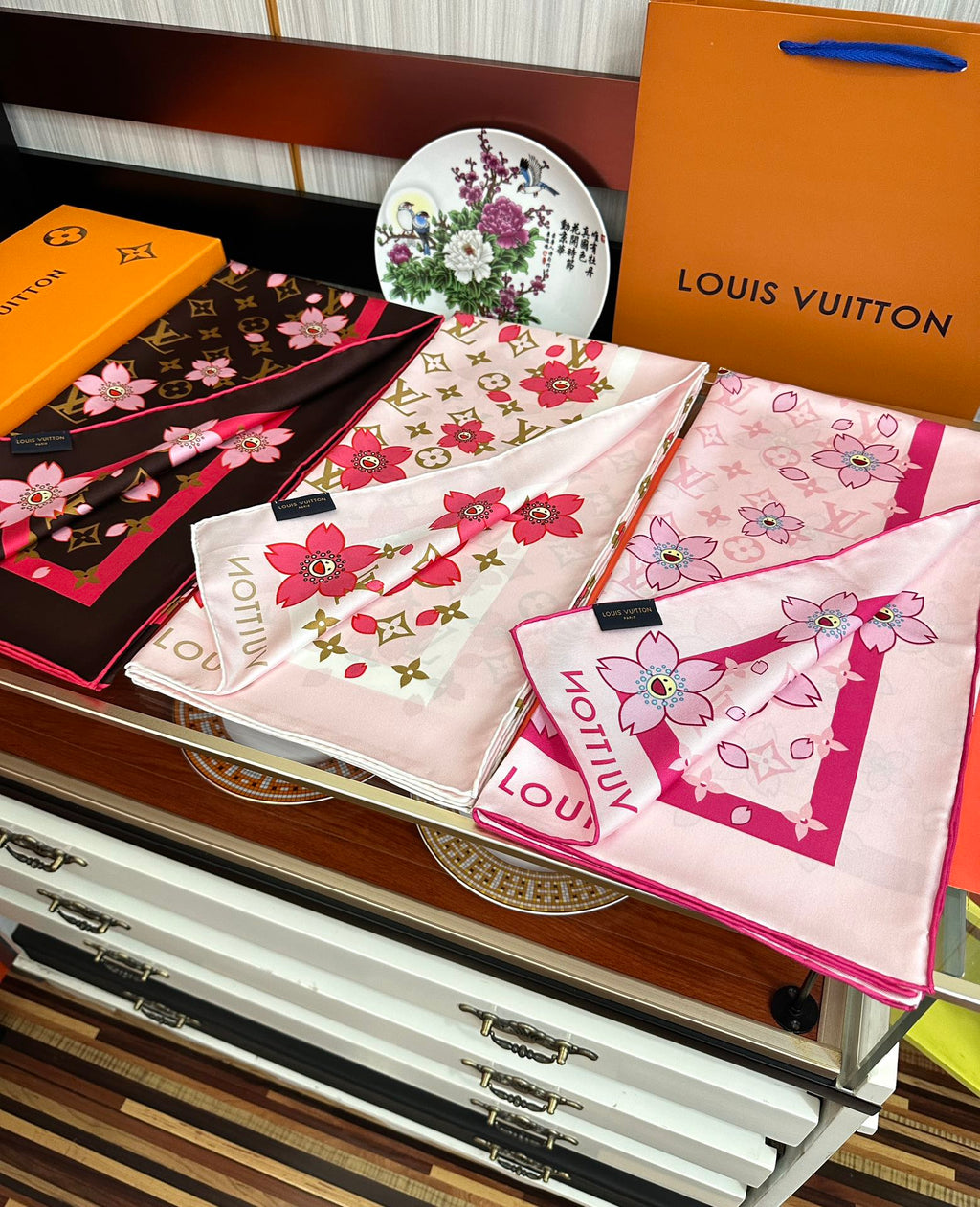 LOUIS VUITTON LV SCARF 90 CM IN SILK 723122