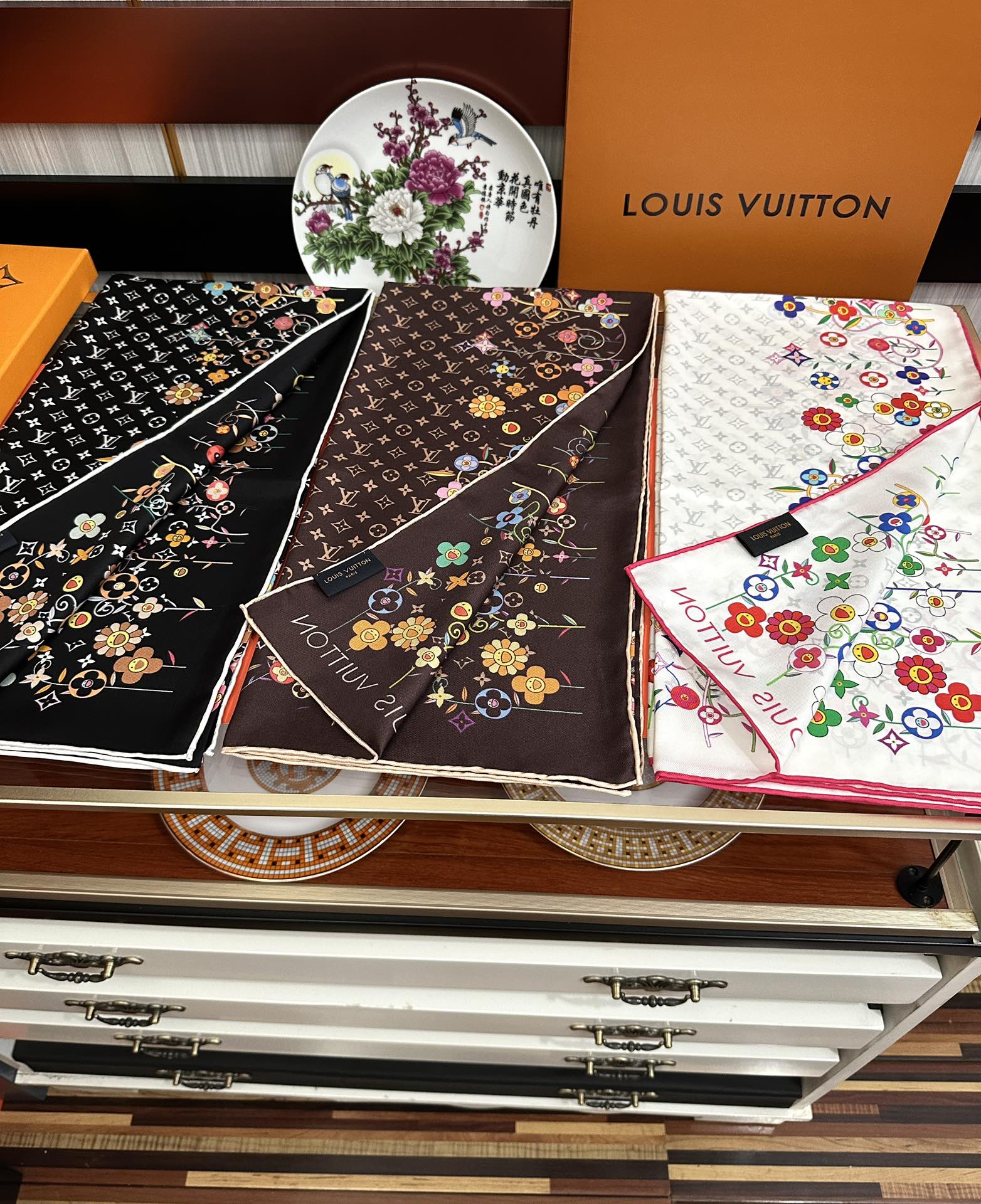 LOUIS VUITTON LV SCARF 90 CM IN SILK 730542