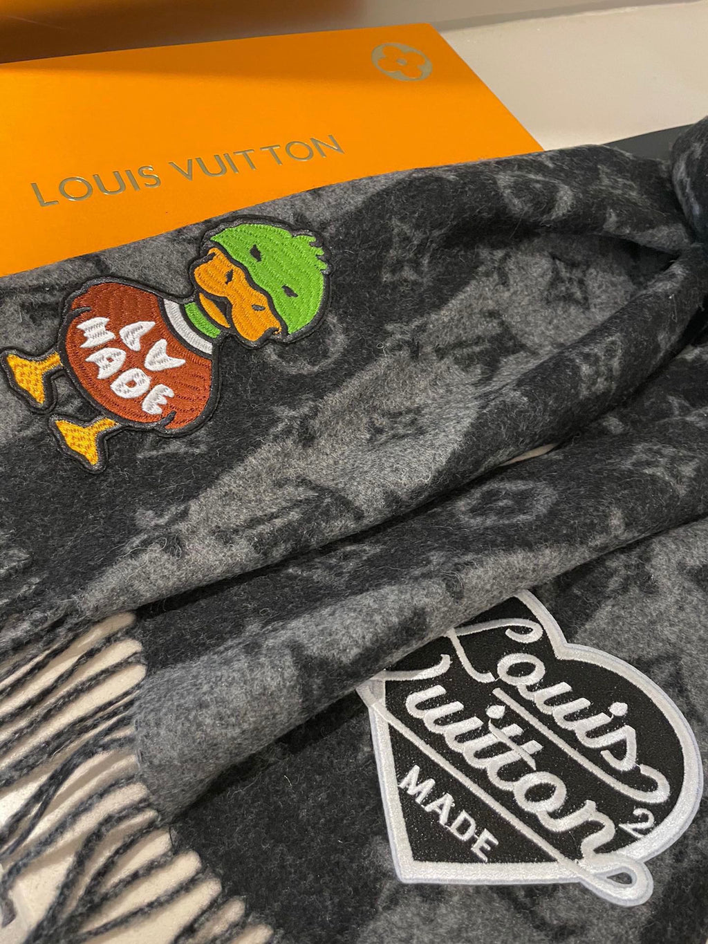 LOUIS VUITTON TIGER PATTERN SCARF 205 CM IN BLACK CASHMERE 390875