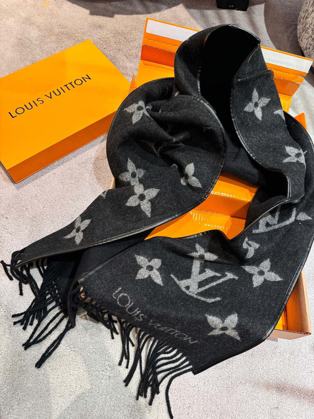 LOUIS VUITTON SCARF 196 CM IN BLACK MIX WHITE LAMBSWOOL AND CASHMERE 393081