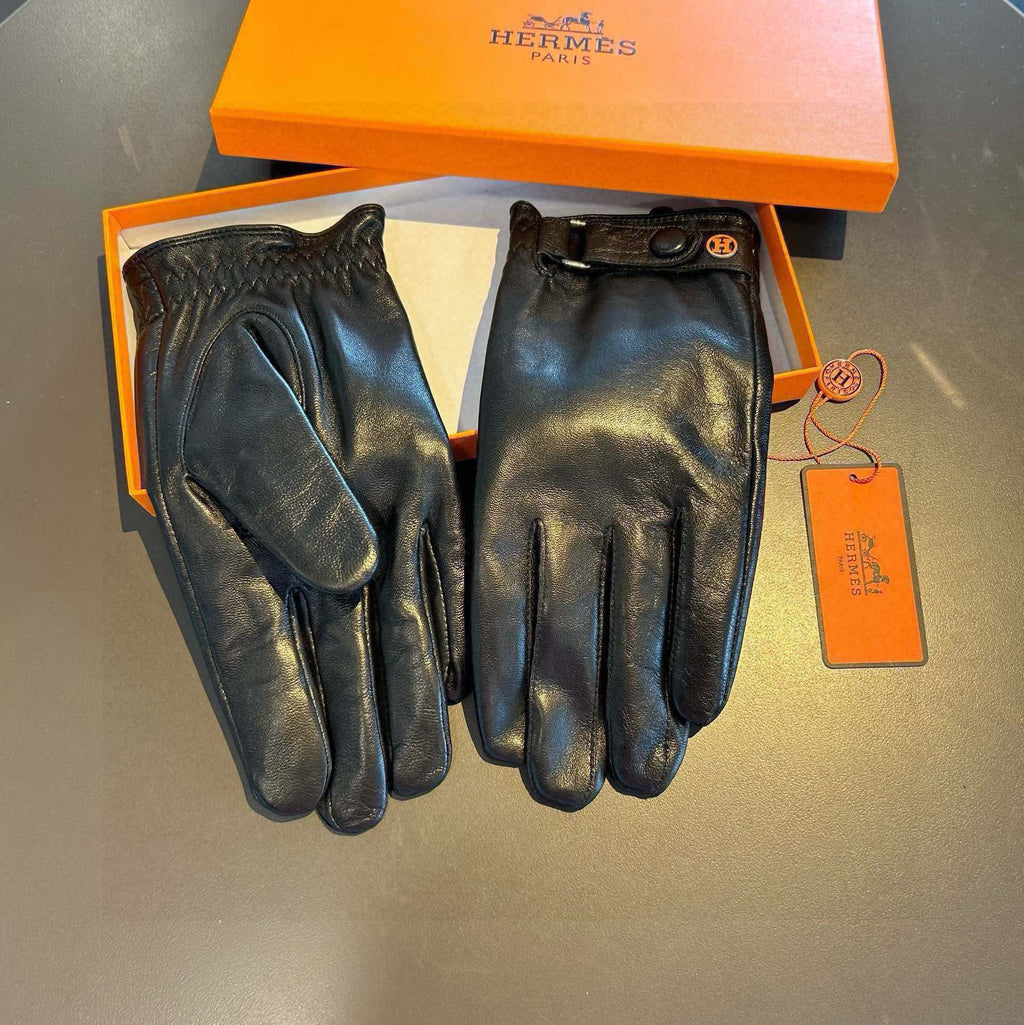 HERMES GLOVES WITH BUTTON IN BLACK SHEEPSKIN WITH LAMB FUR LINING