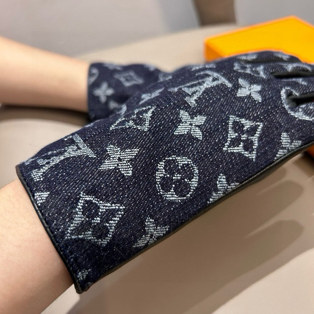 LOUIS VUITTON GLOVES IN BLACK MONOGRAM DENIM AND LAMBSKIN 460111