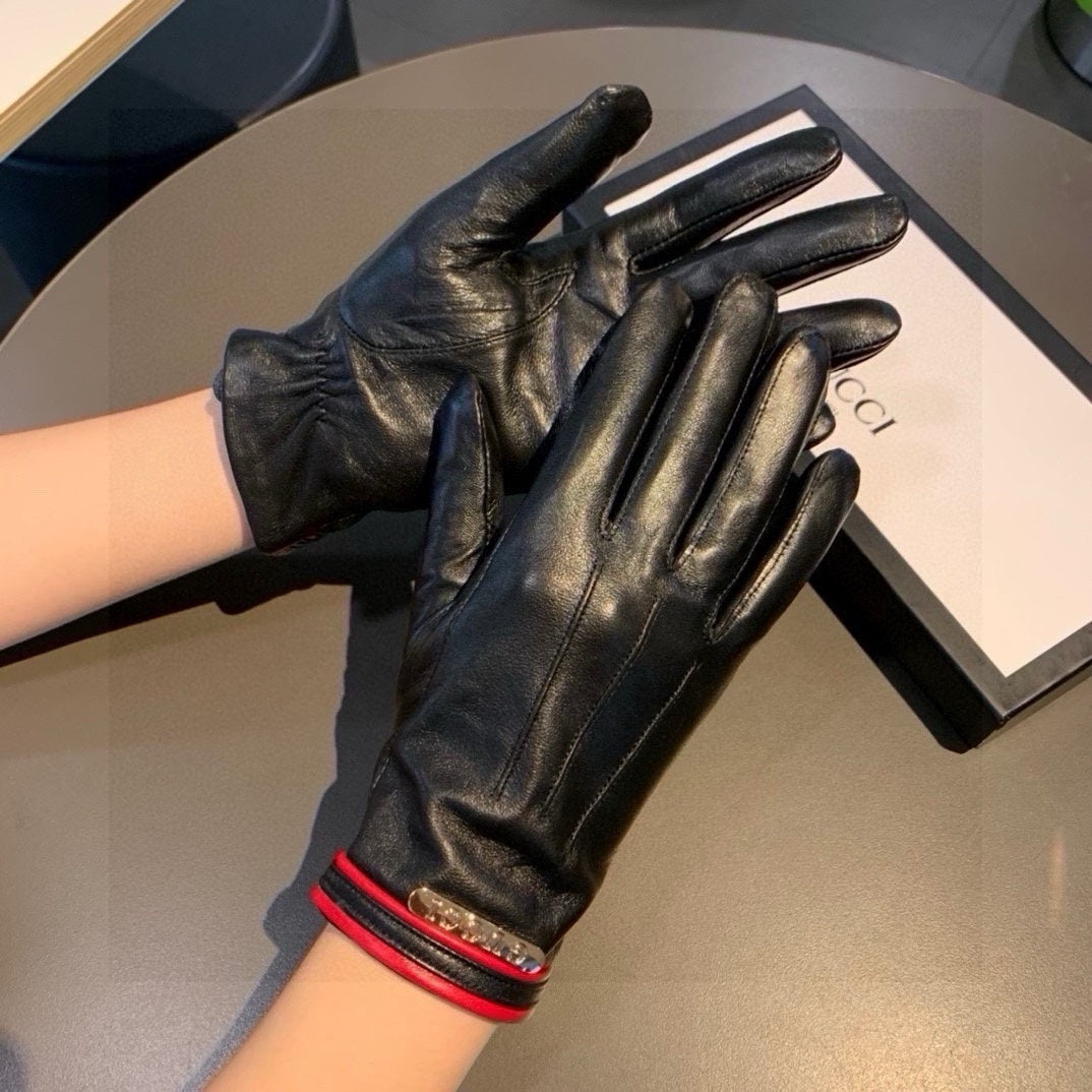 GUCCI GLOVES IN BLACK MIX RED LAMBSKIN AND LAMB FUR LINING 467970