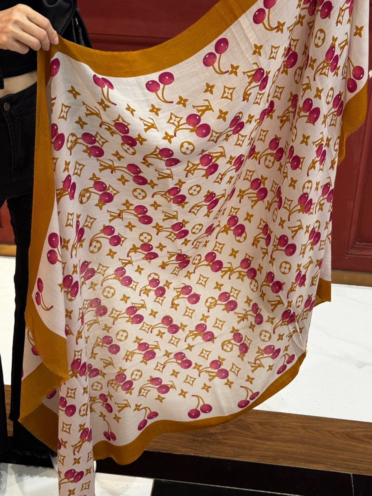 LOUIS VUITTON LV SCARF 200 CM IN CASHMERE 728983