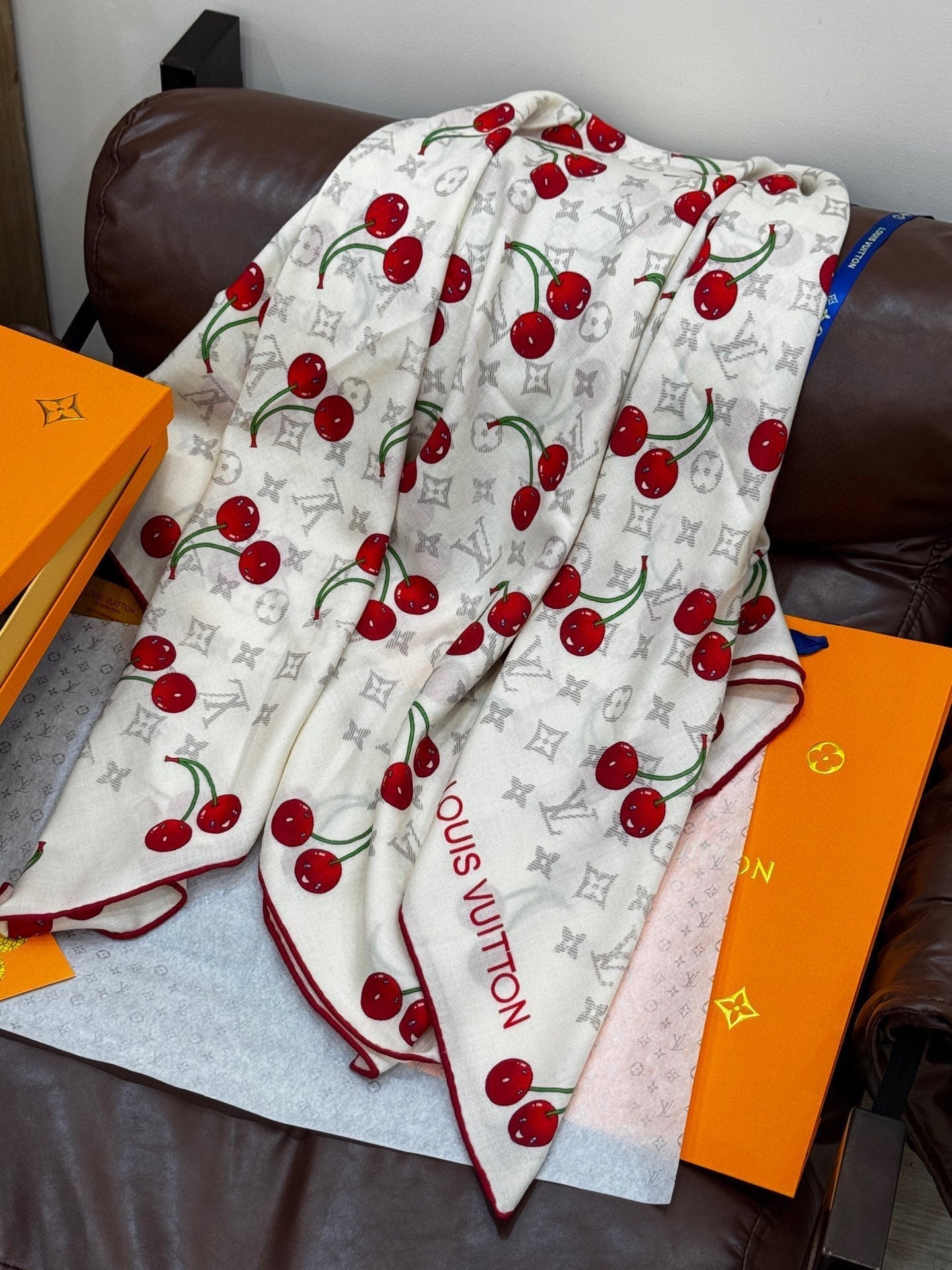 LOUIS VUITTON LV SCARF 140 CM IN SILK-CASHMERE BLEND 737267