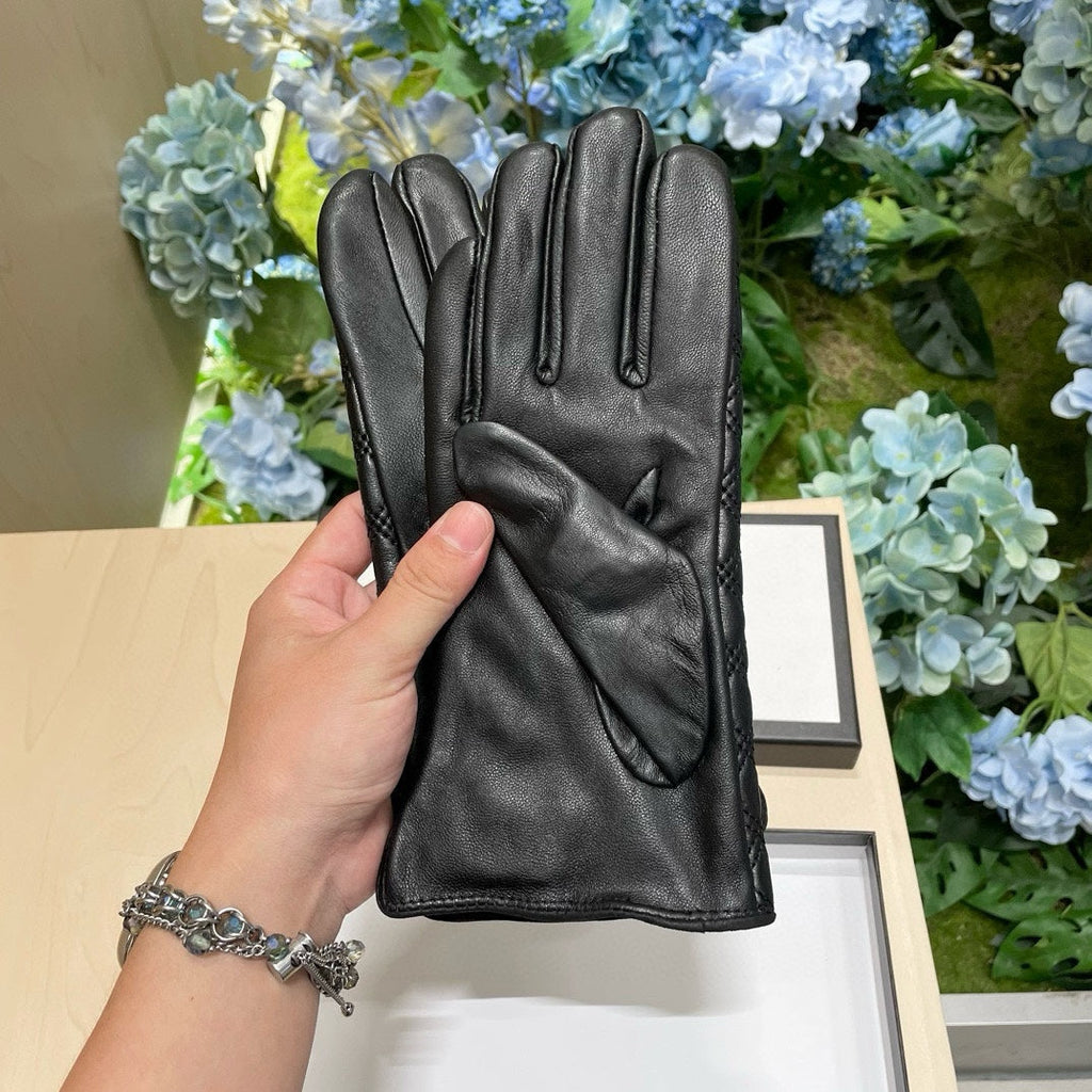 GUCCI TOUCHSCREEN GLOVES IN BLACK LAMBSKIN 427401